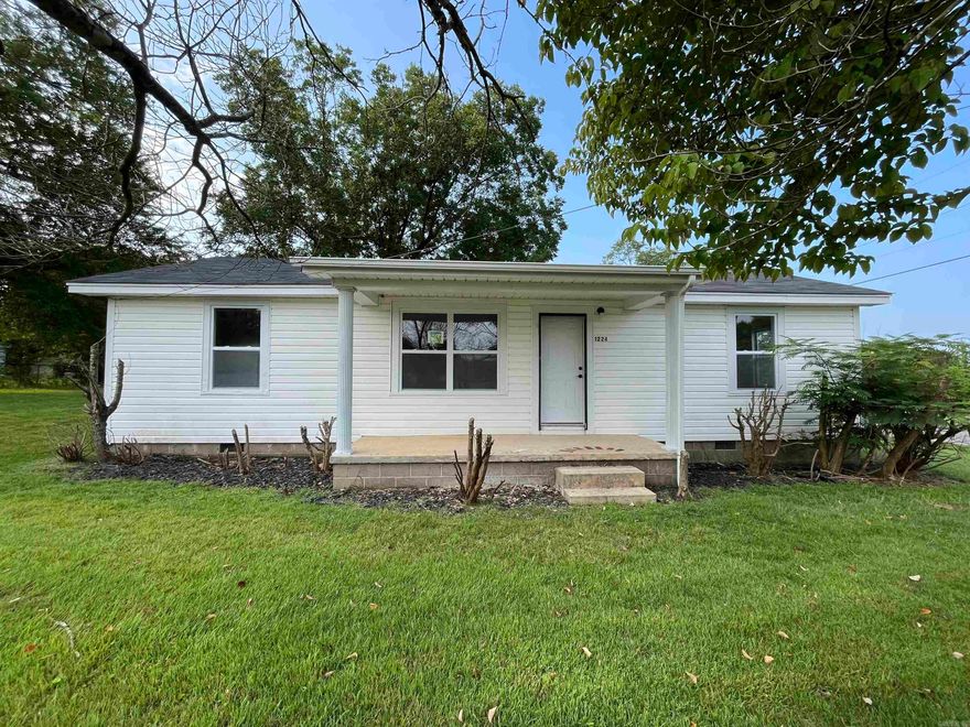 Check out this completely renovated home inside the Benton city limit. Property is conveniently located in close proximity to I-30 and downtown Benton. Kitchen/dining combo is modern and ready for a new owner. This is a Fannie Mae Owned property. For additional information log on www.homepath.fanniemae.com to submit offers and for additional information