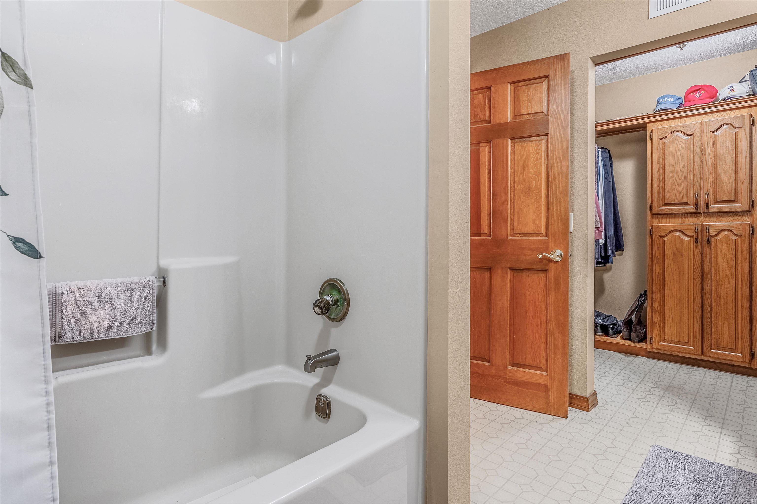 Riverside Estates-River - Residential