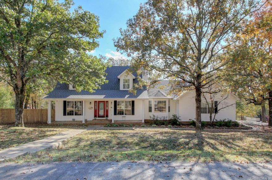 Wonderful home on large corner lot. 3 large bedrooms w/2-1/2 baths. Living room has wood burning fireplace. Large kitchen w/breakfast area, island, & lots of storage. Primary BR is on main level, and has en-suite w/walk-in closet. Each of the two BR"s upstairs have built-in desks & cabinets. Nice deck overlooking the tree shaded and wood fenced back yard provides plenty of entertainment space. Come make this your home for the holidays!