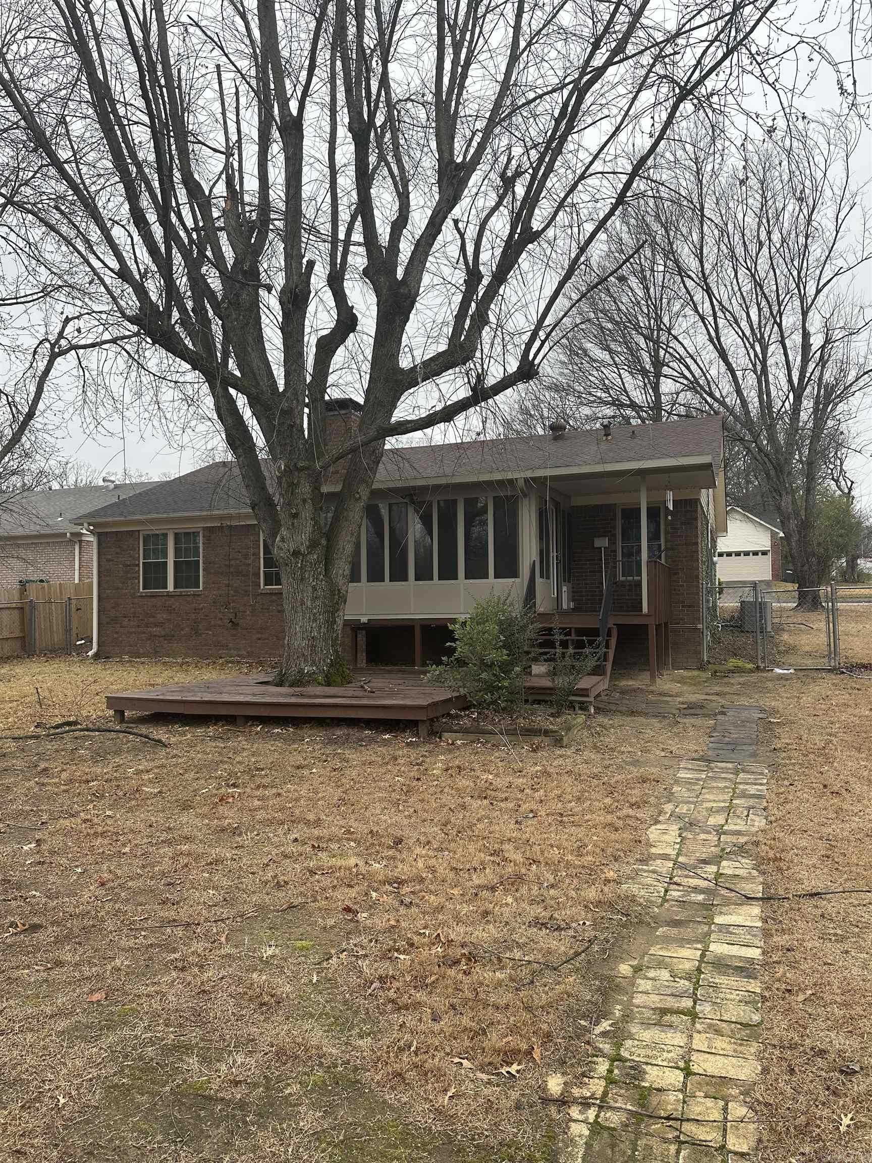 STEWART MANOR - Residential