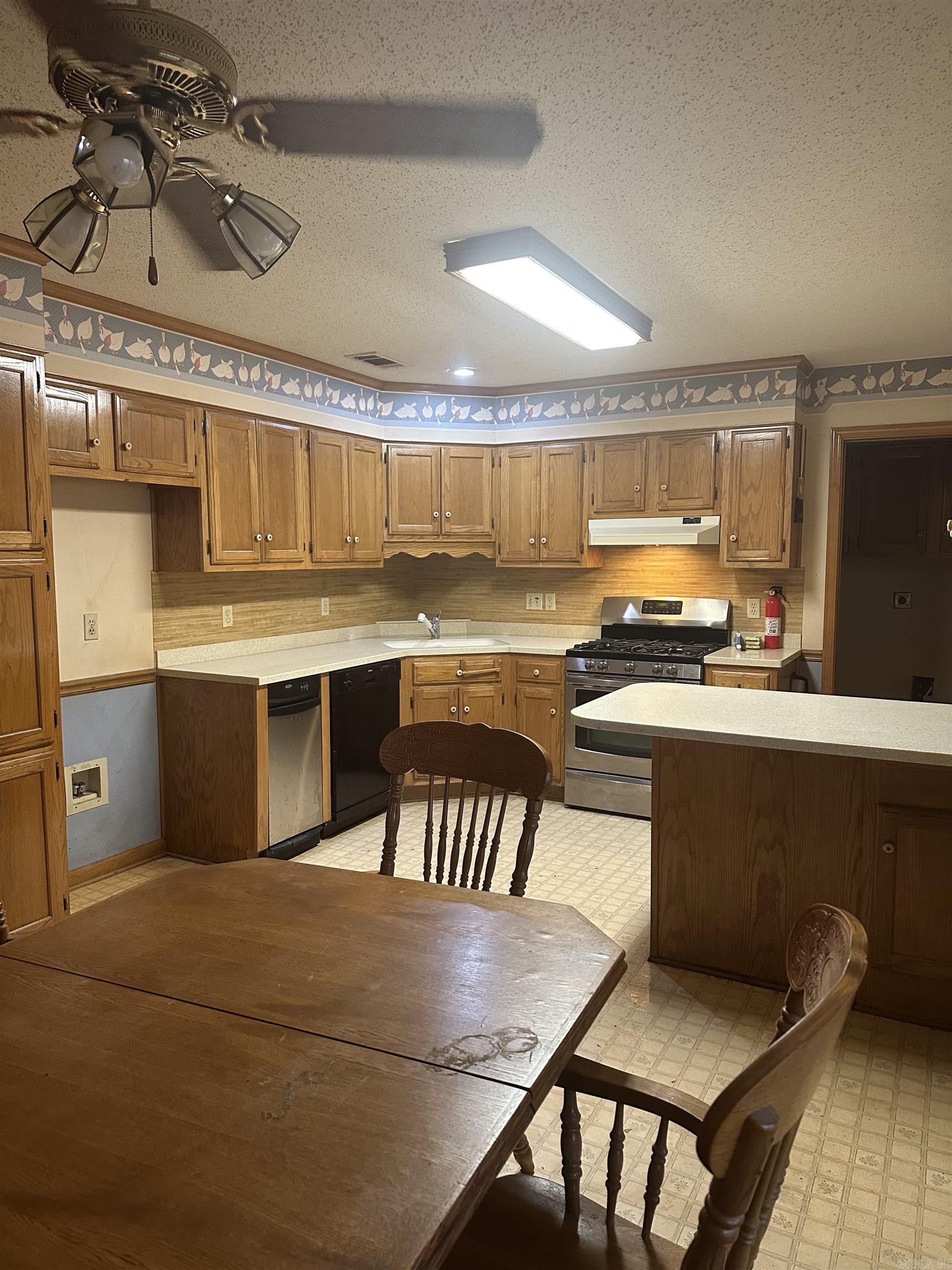 STEWART MANOR - Residential