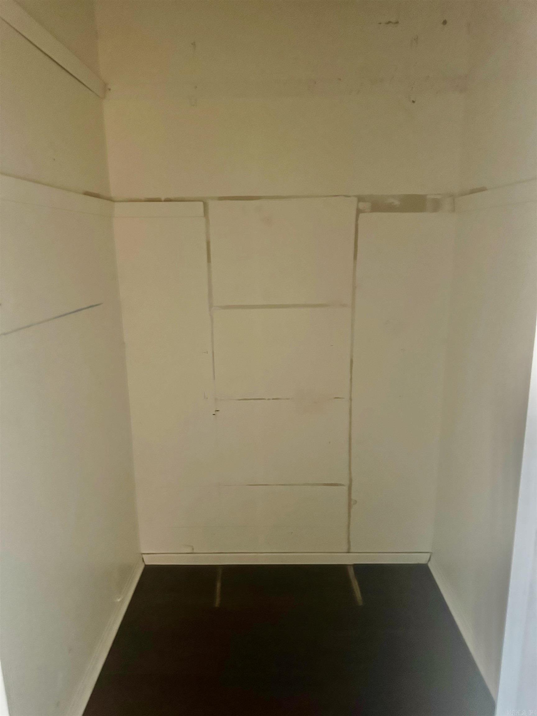 COUNTRY WOOD SUB UNIT - Residential