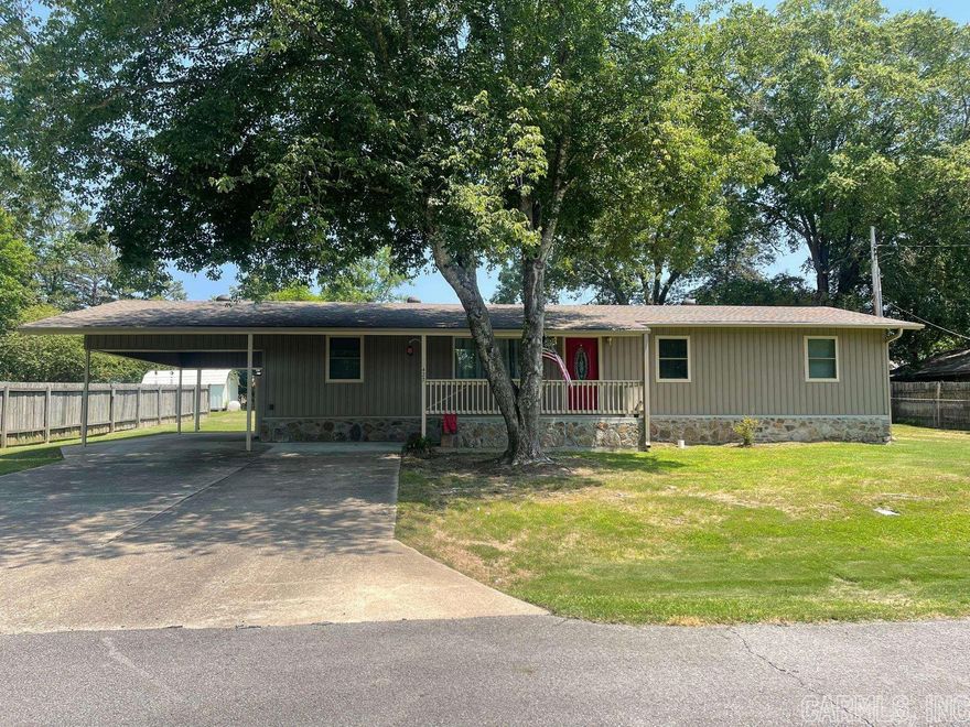 Super cute, remodeled (2021) home with 20x30 shop in the heart of Heber Springs. Walking distance to Heber Springs schools. Close to Sandy Beach.  2021 remodel included the baths, kitchen with granite countertops, white cabinets, black appliances, roof, HVAC (electric A/C, gas heat) sheetrock, light fixtures, paint, ceramic tile in kitchen and baths, laminate in living area and bedrooms, vinyl windows, doors (exterior and interior), two gas water heaters (30 and 40 gallon). The shop has A/C. Great setup for whatever you might need a shop for.  Large roll-up door plus walk-thru door. Well-kept and well taken care of, as you will know immediately upon entrance to both the home and the shop. Carport will hold two cars front to back. Double driveway for plenty of parking. Do a drive-by. You will want to see the inside. Can be shown starting June 2nd, 2023.