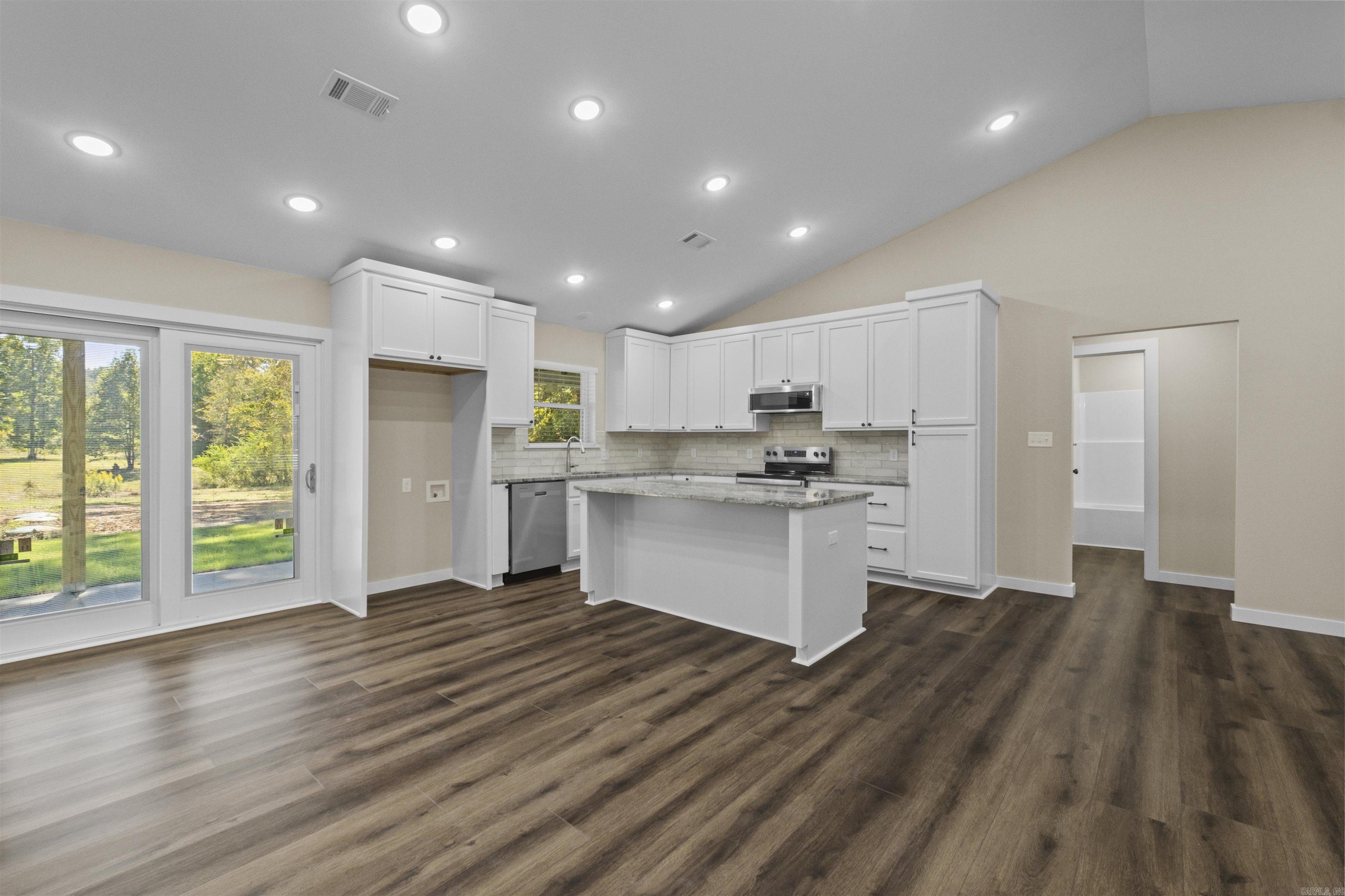 LAKE FARM - Residential