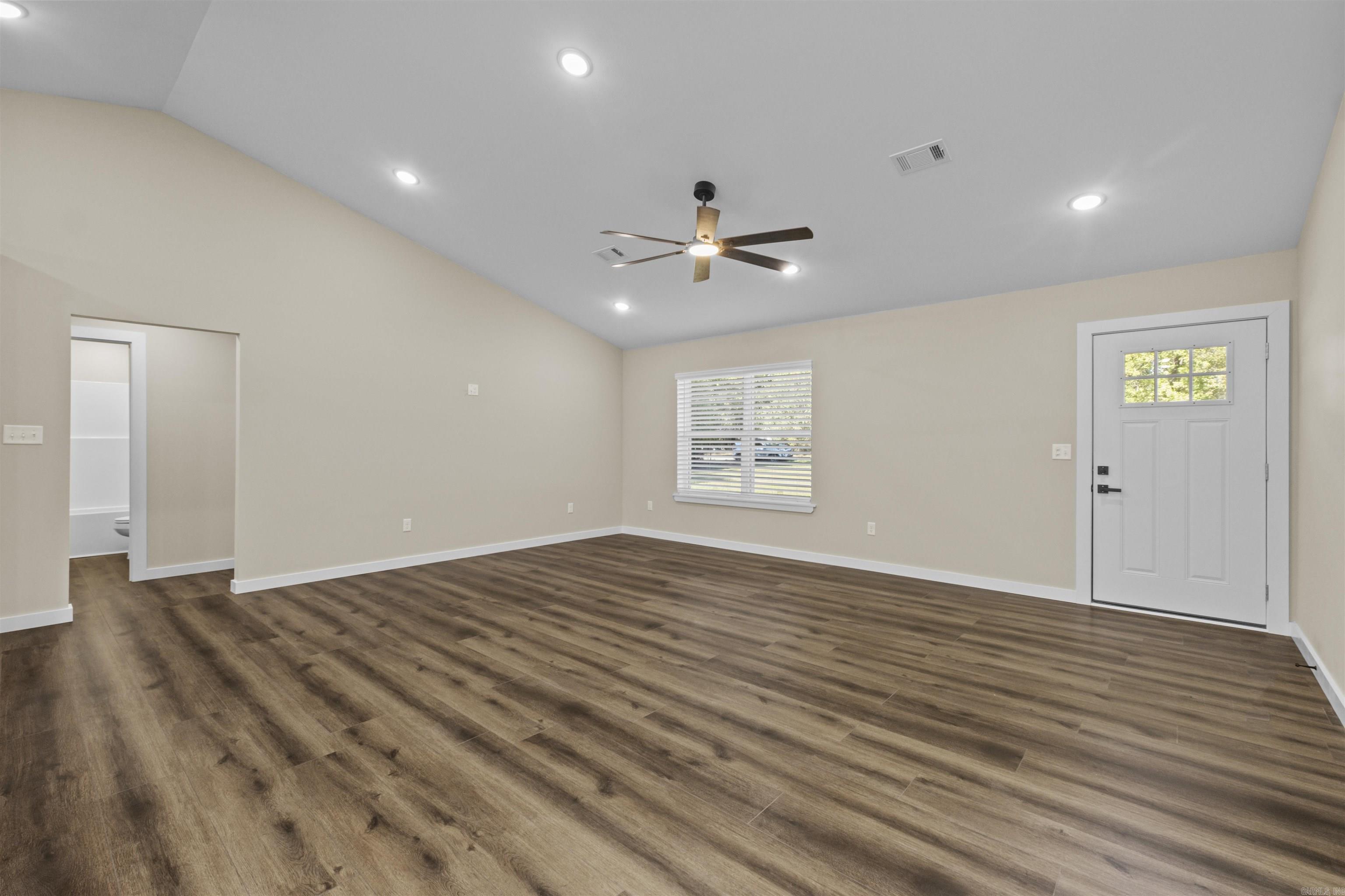 LAKE FARM - Residential