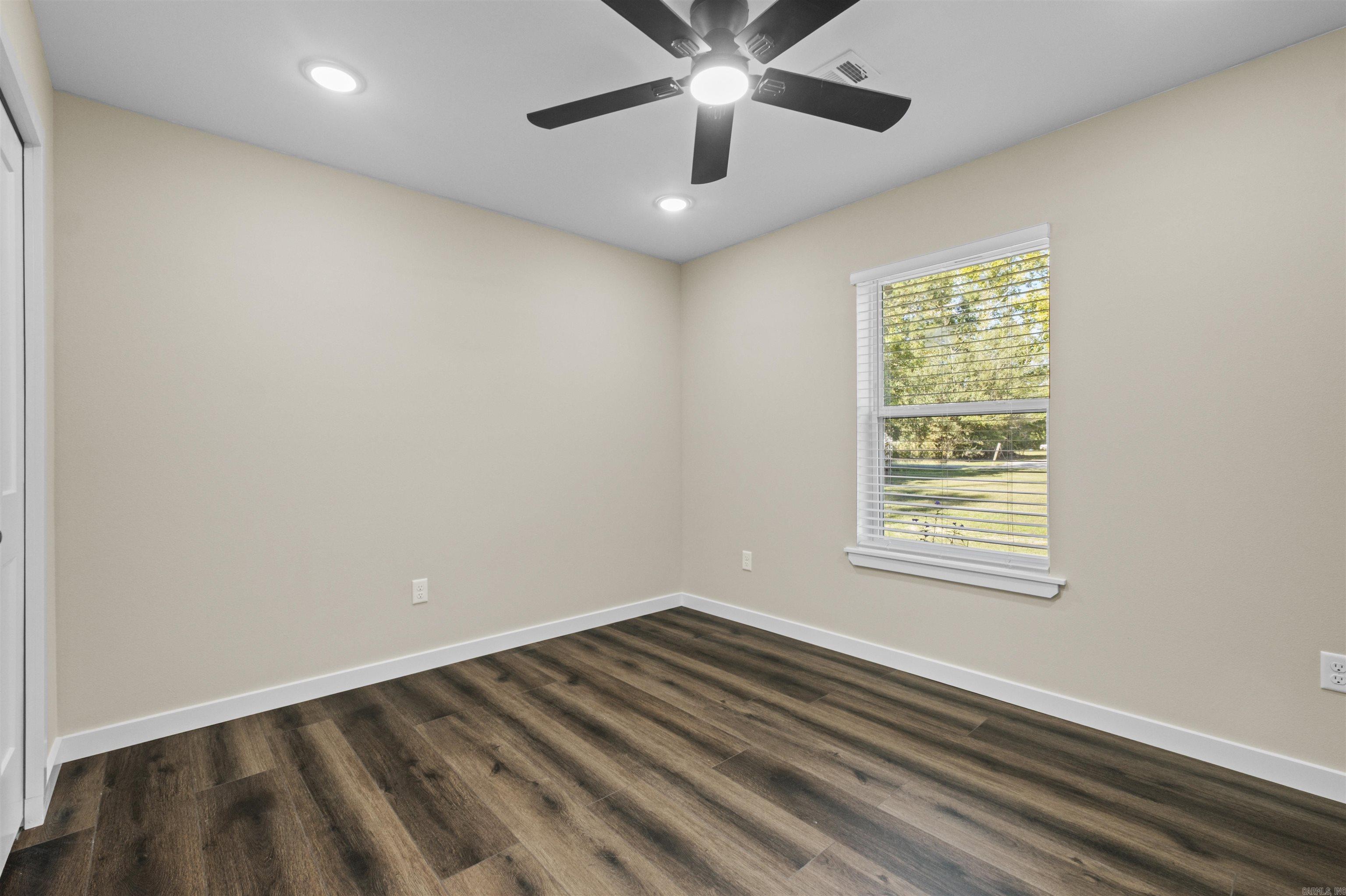 LAKE FARM - Residential