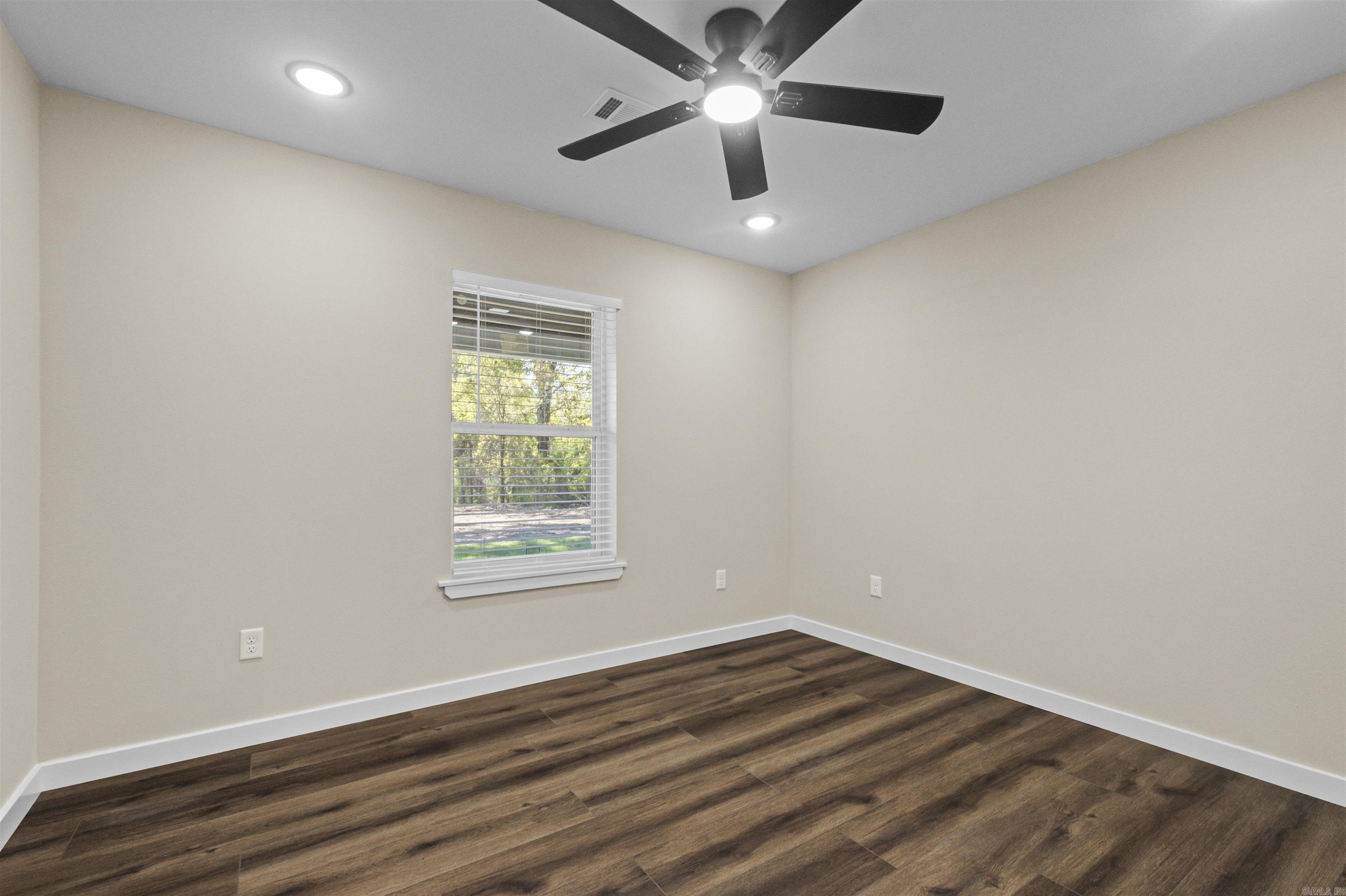 LAKE FARM - Residential