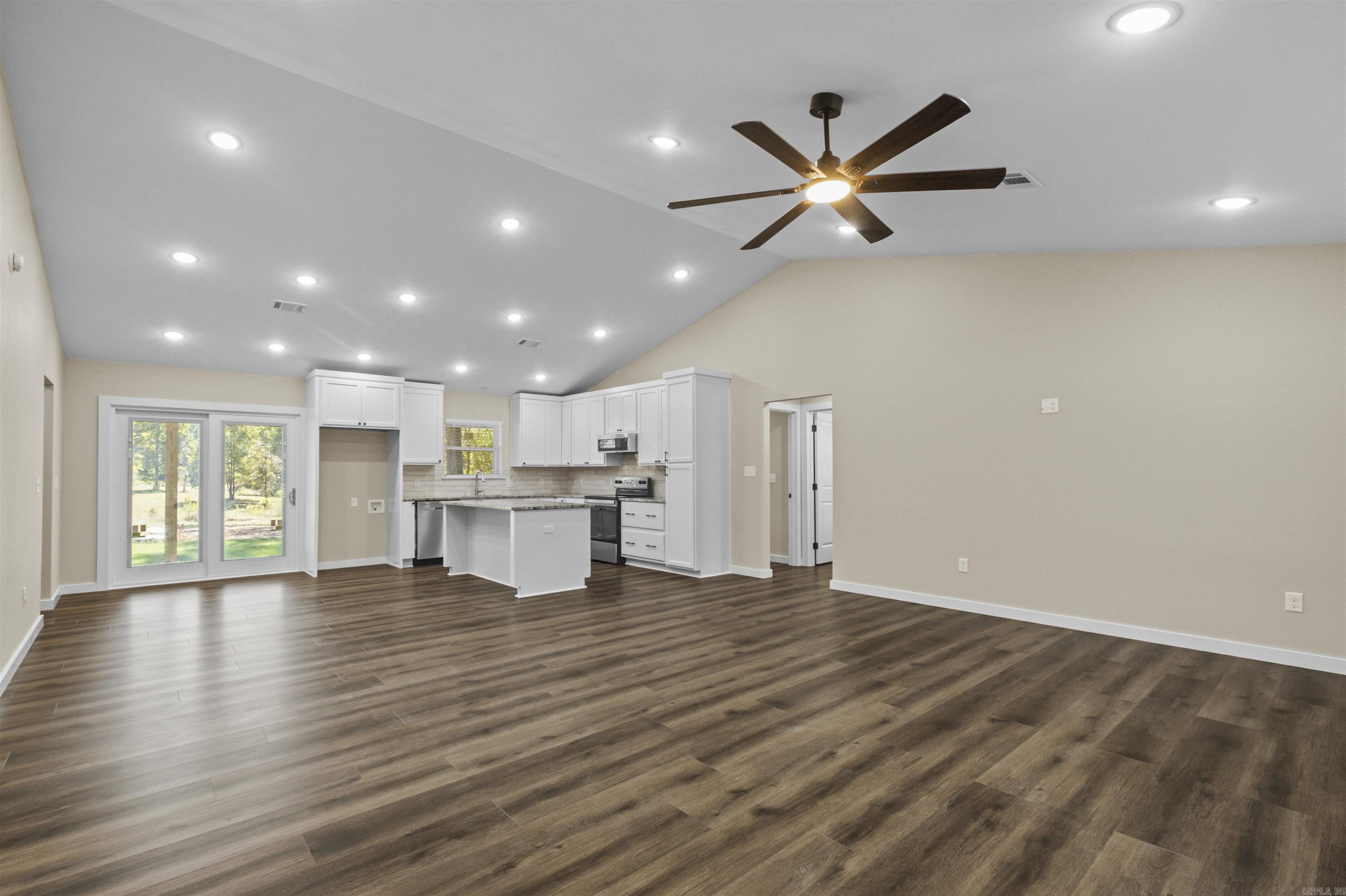 LAKE FARM - Residential