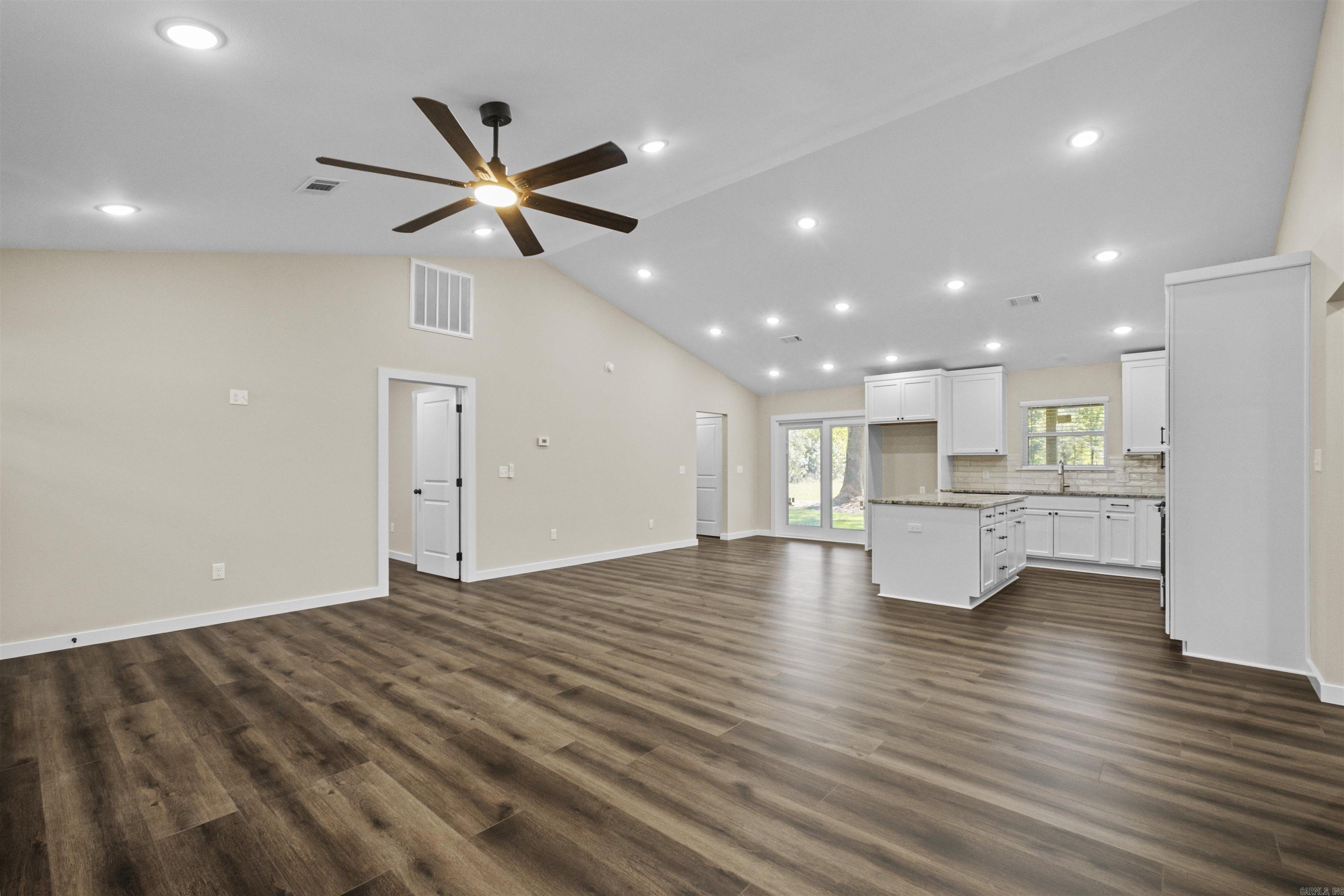 LAKE FARM - Residential