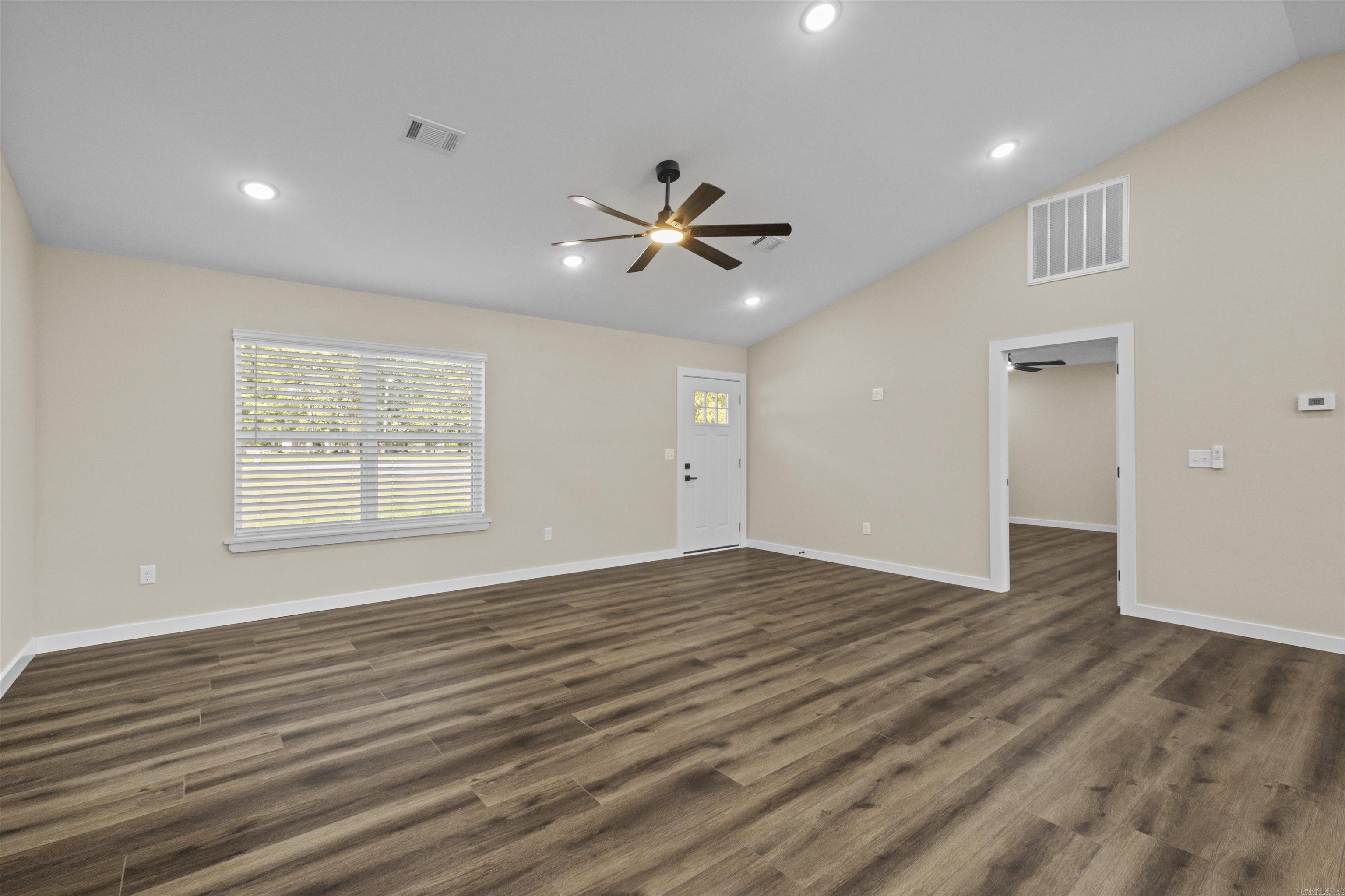 LAKE FARM - Residential