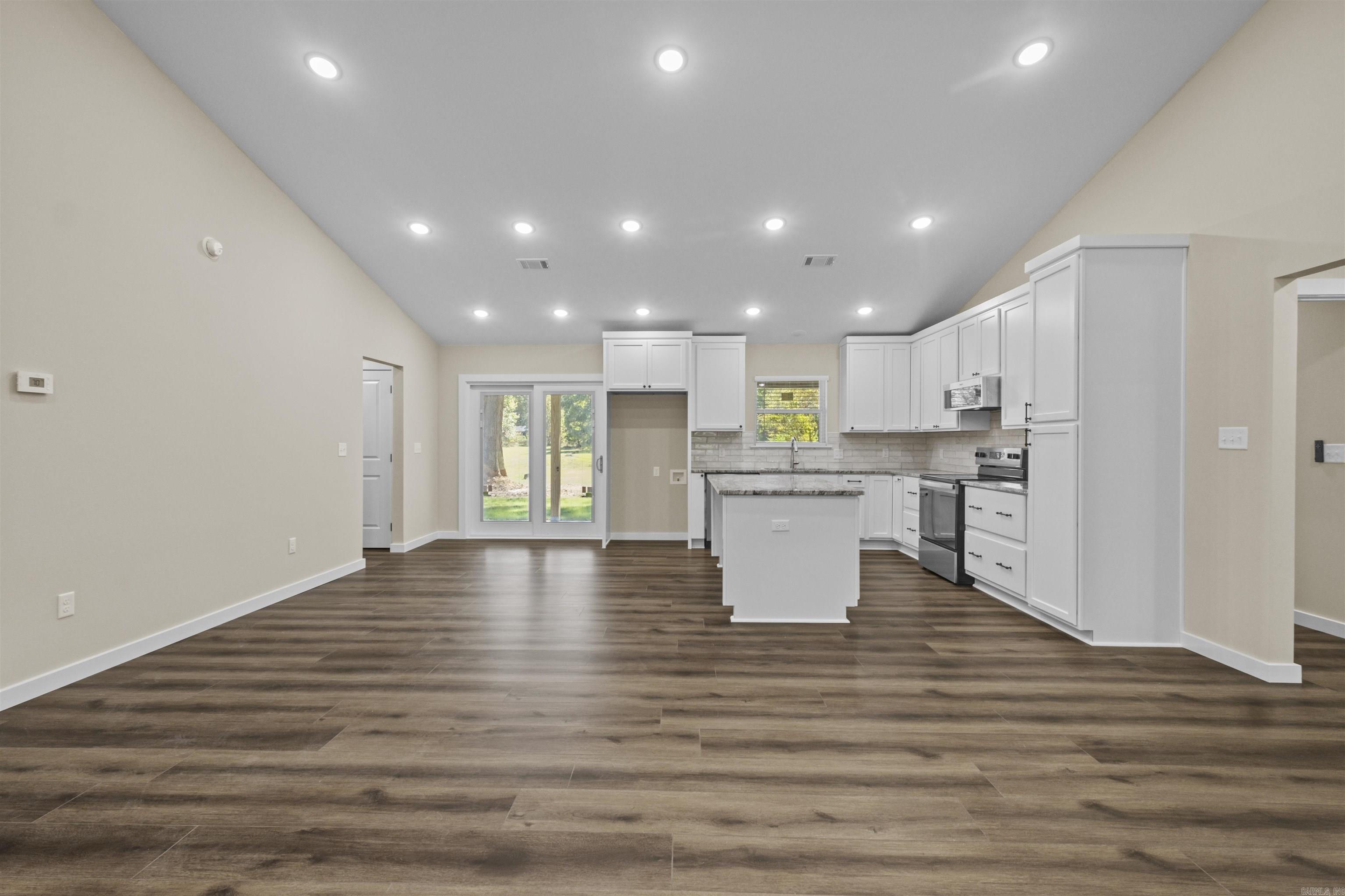 LAKE FARM - Residential