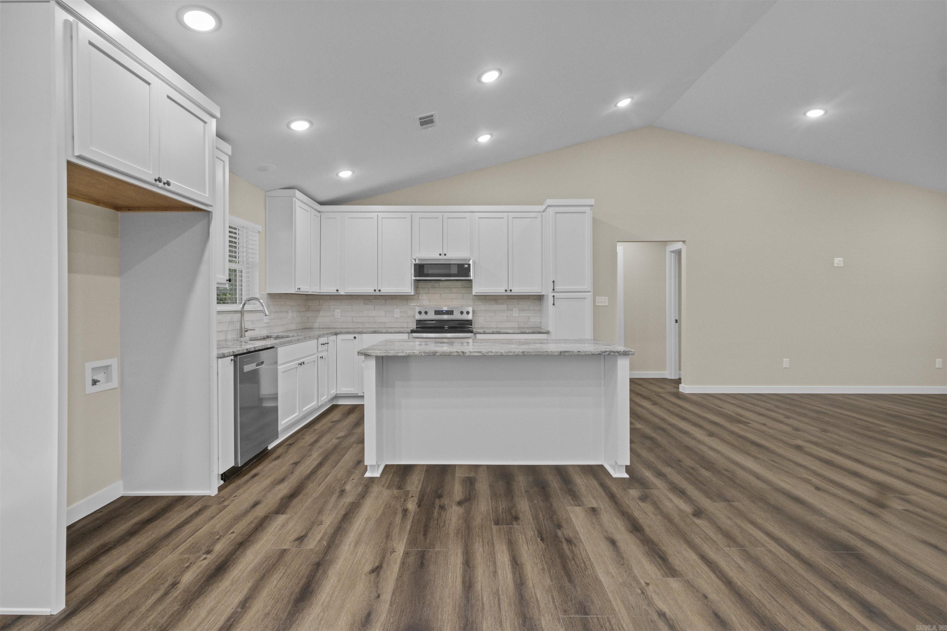 LAKE FARM - Residential