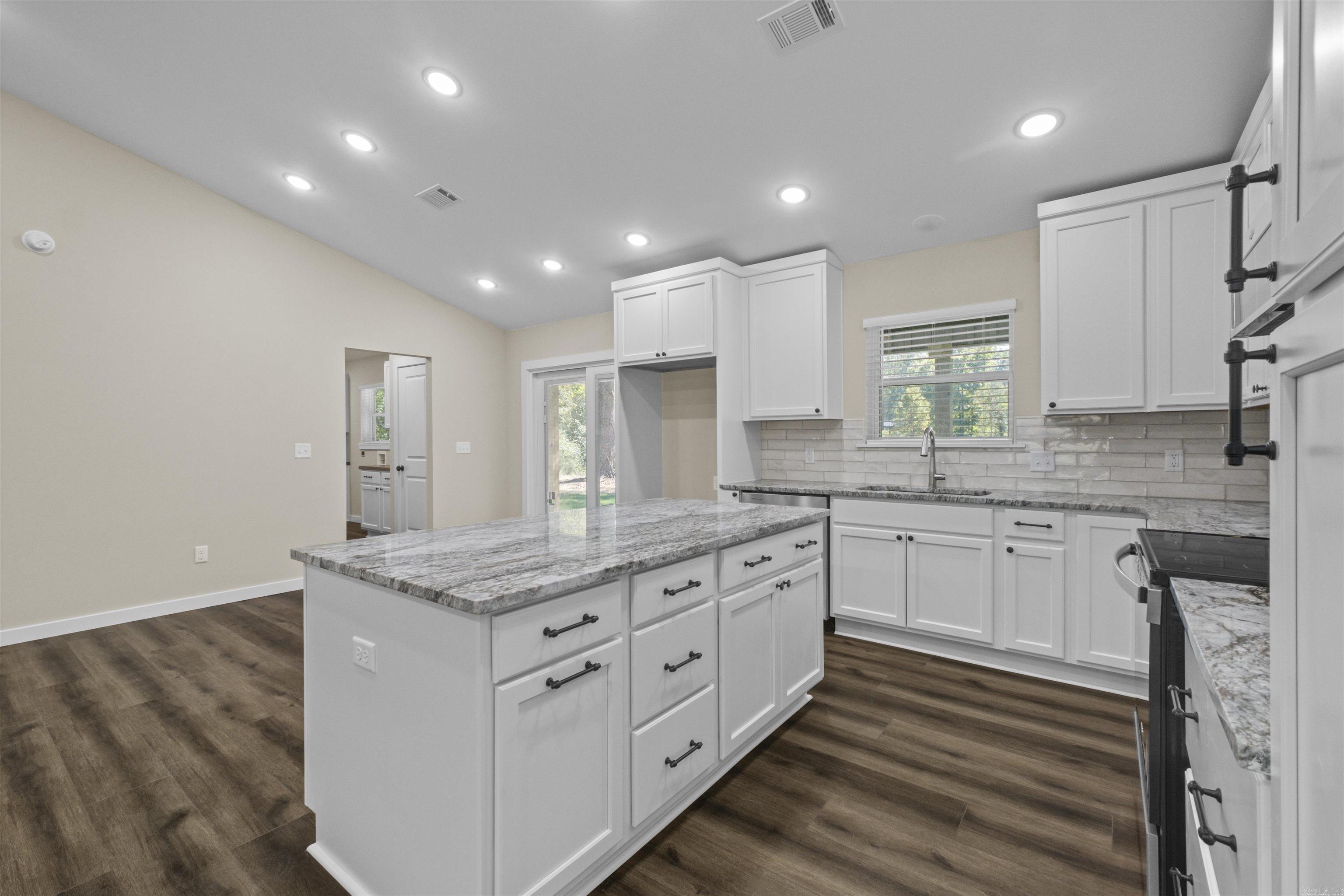 LAKE FARM - Residential