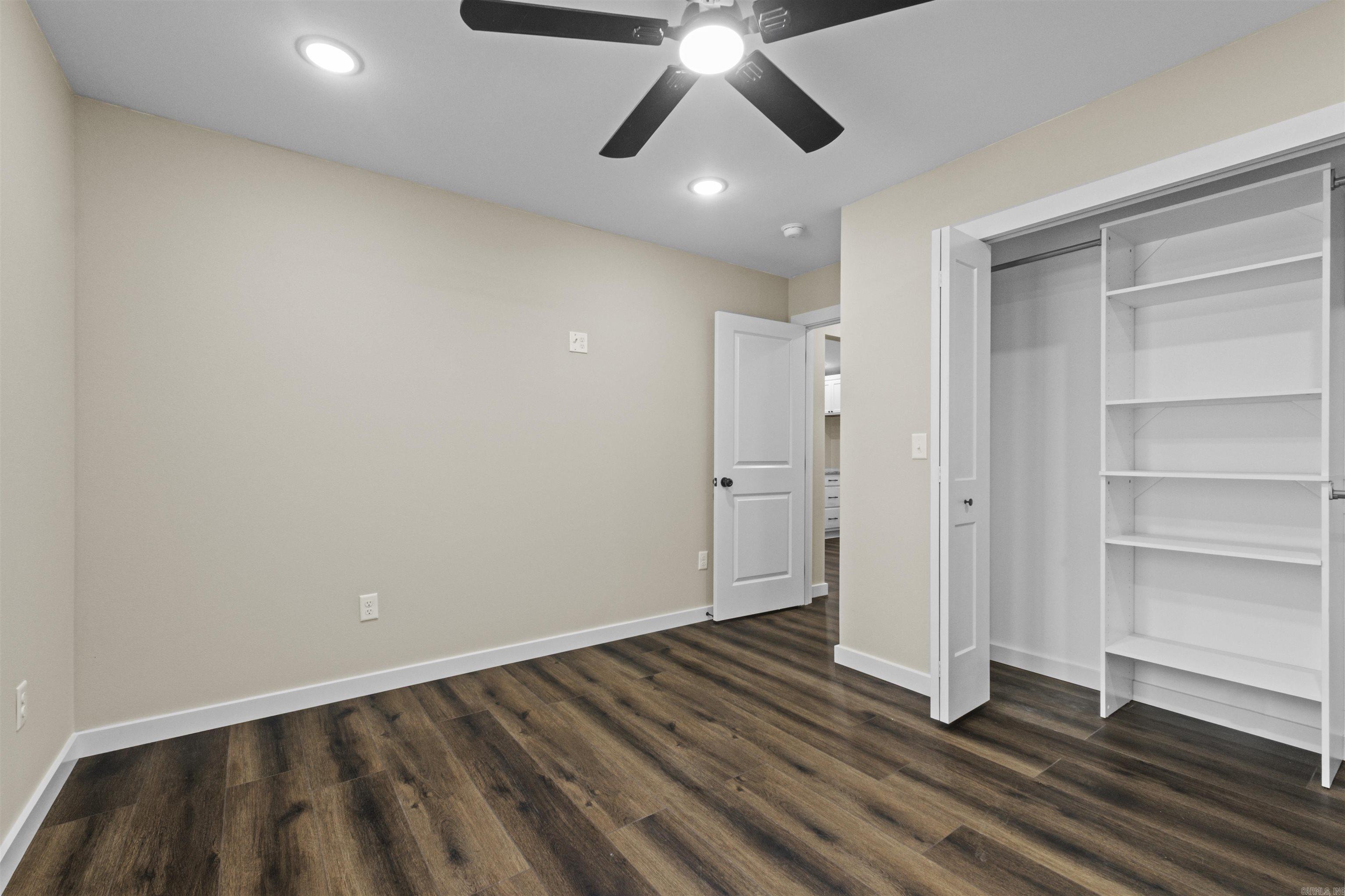 LAKE FARM - Residential