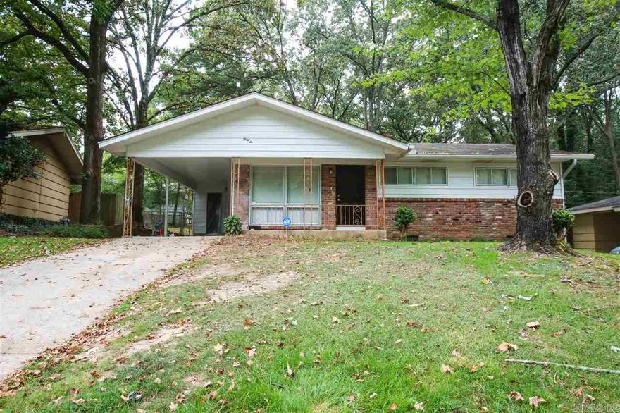 Newly Renovated 3bd/1.5Ba home in Little Rock . New paint and flooring throughout entire house . New kitchen appliances . Great yard space also a back yard deck ! This house won't last long !  Give us a call 501-232-8964 Come check it out!