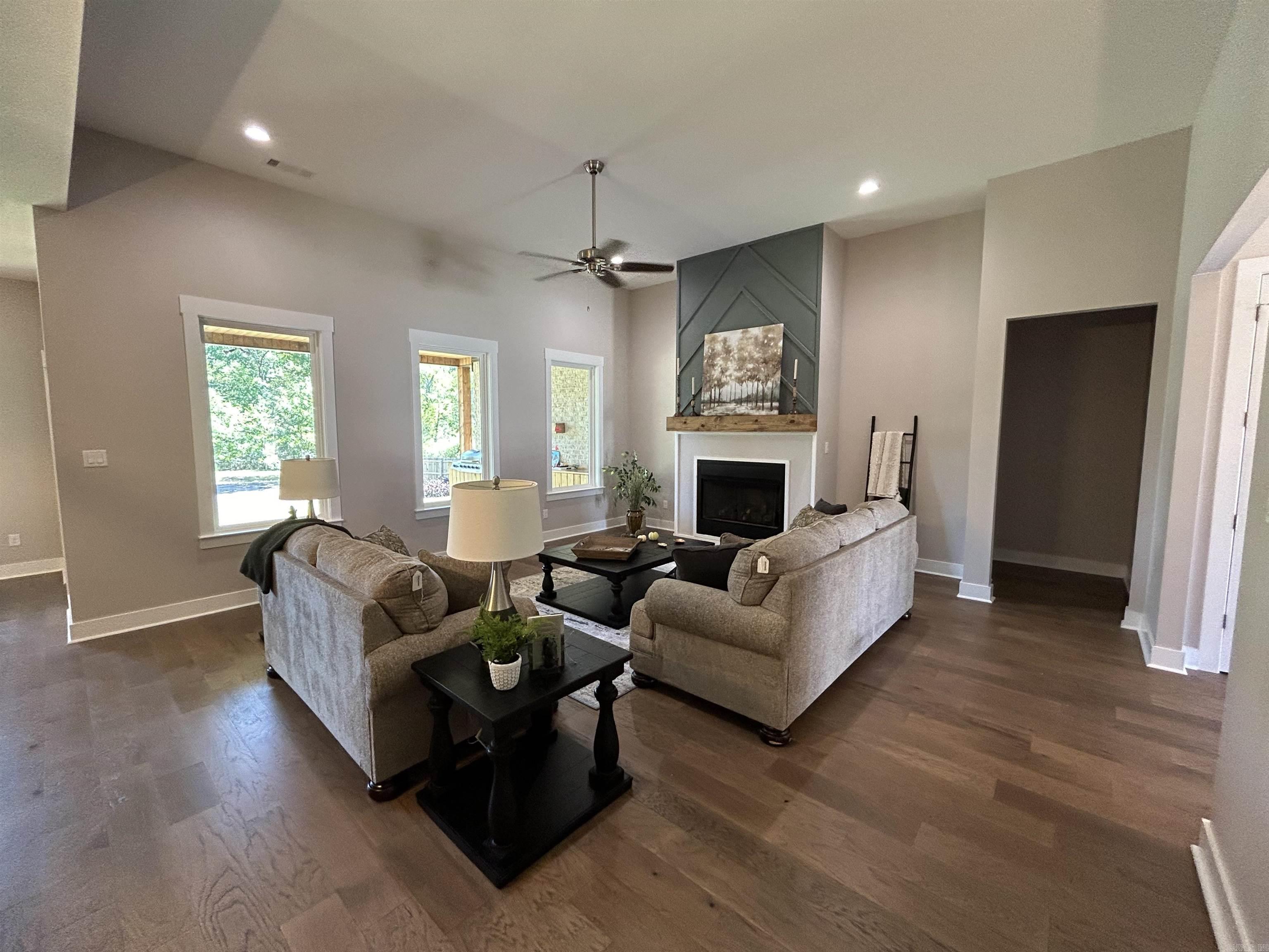 HURRICANE LAKE EST - Residential