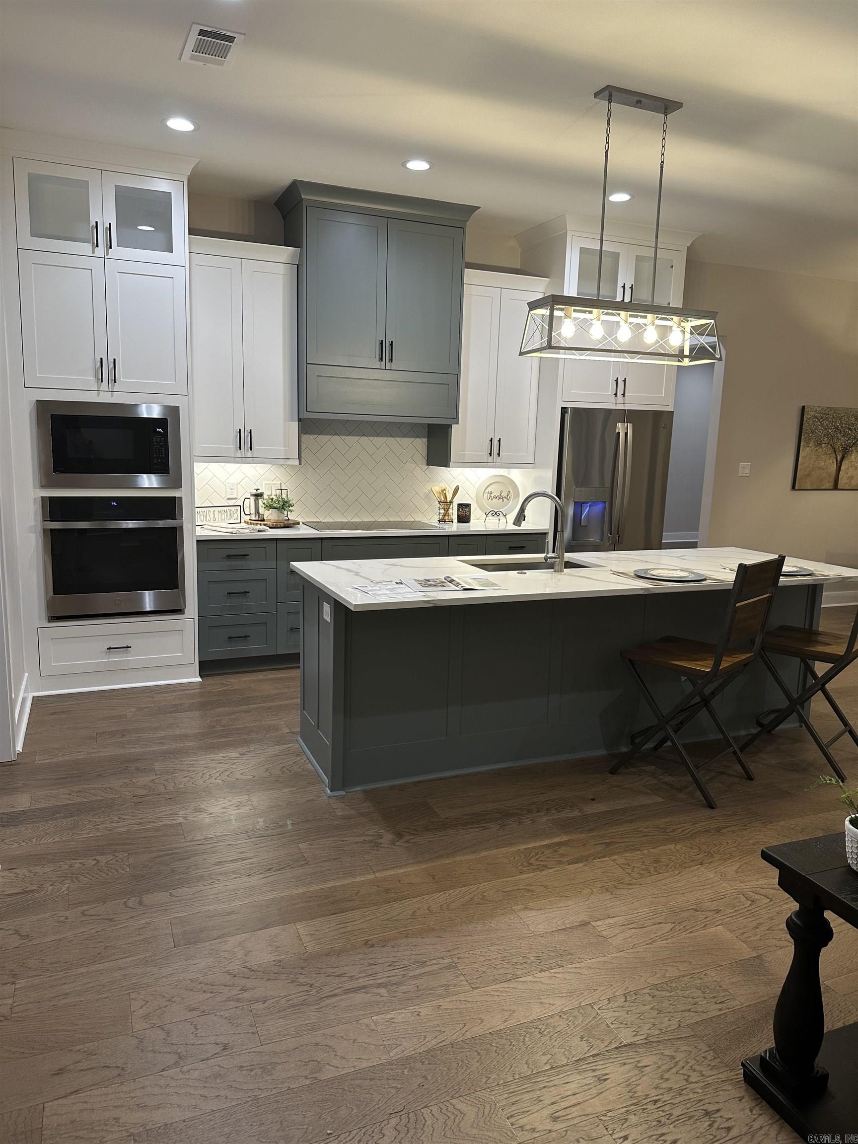 HURRICANE LAKE EST - Residential