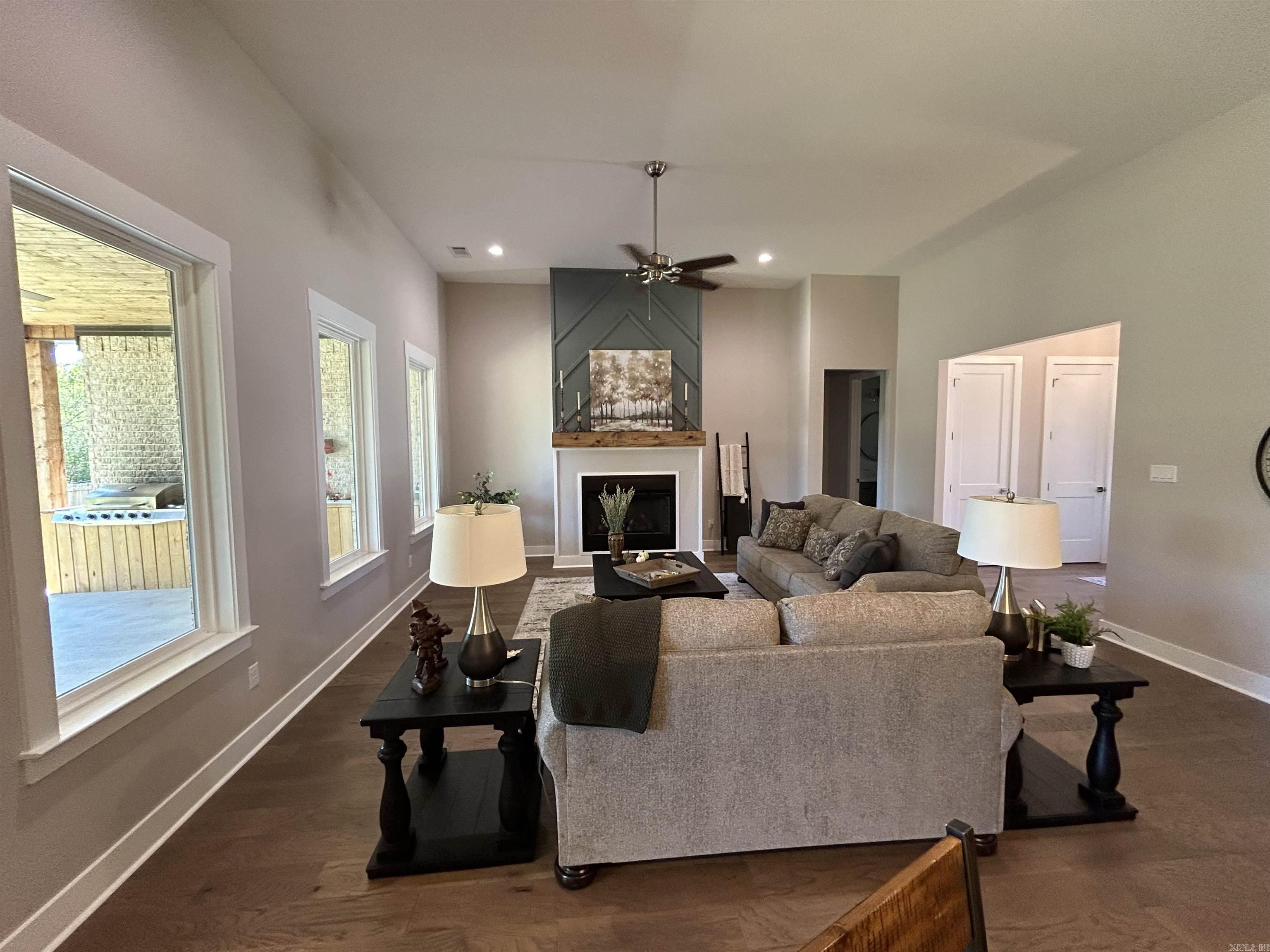 HURRICANE LAKE EST - Residential