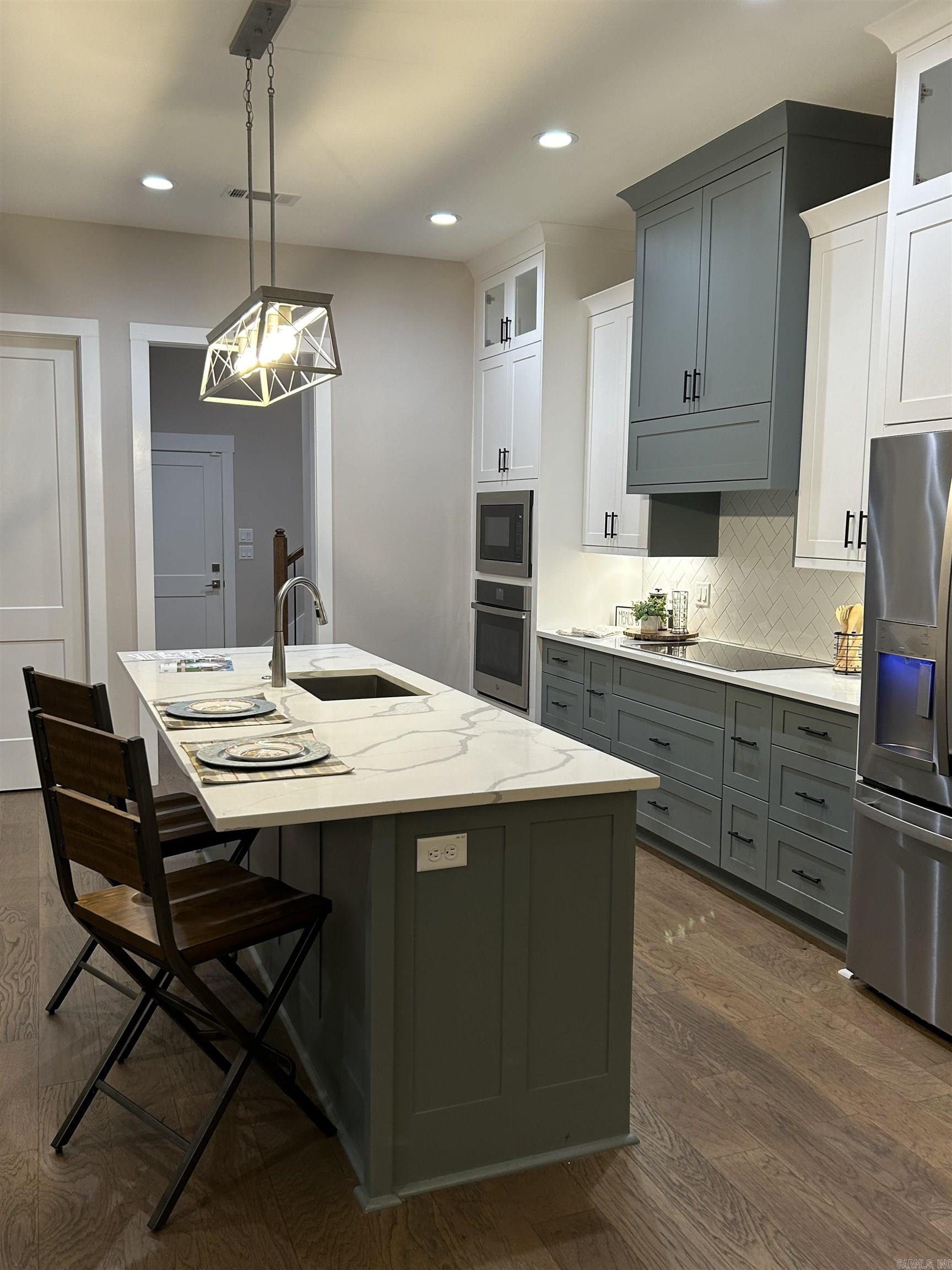 HURRICANE LAKE EST - Residential