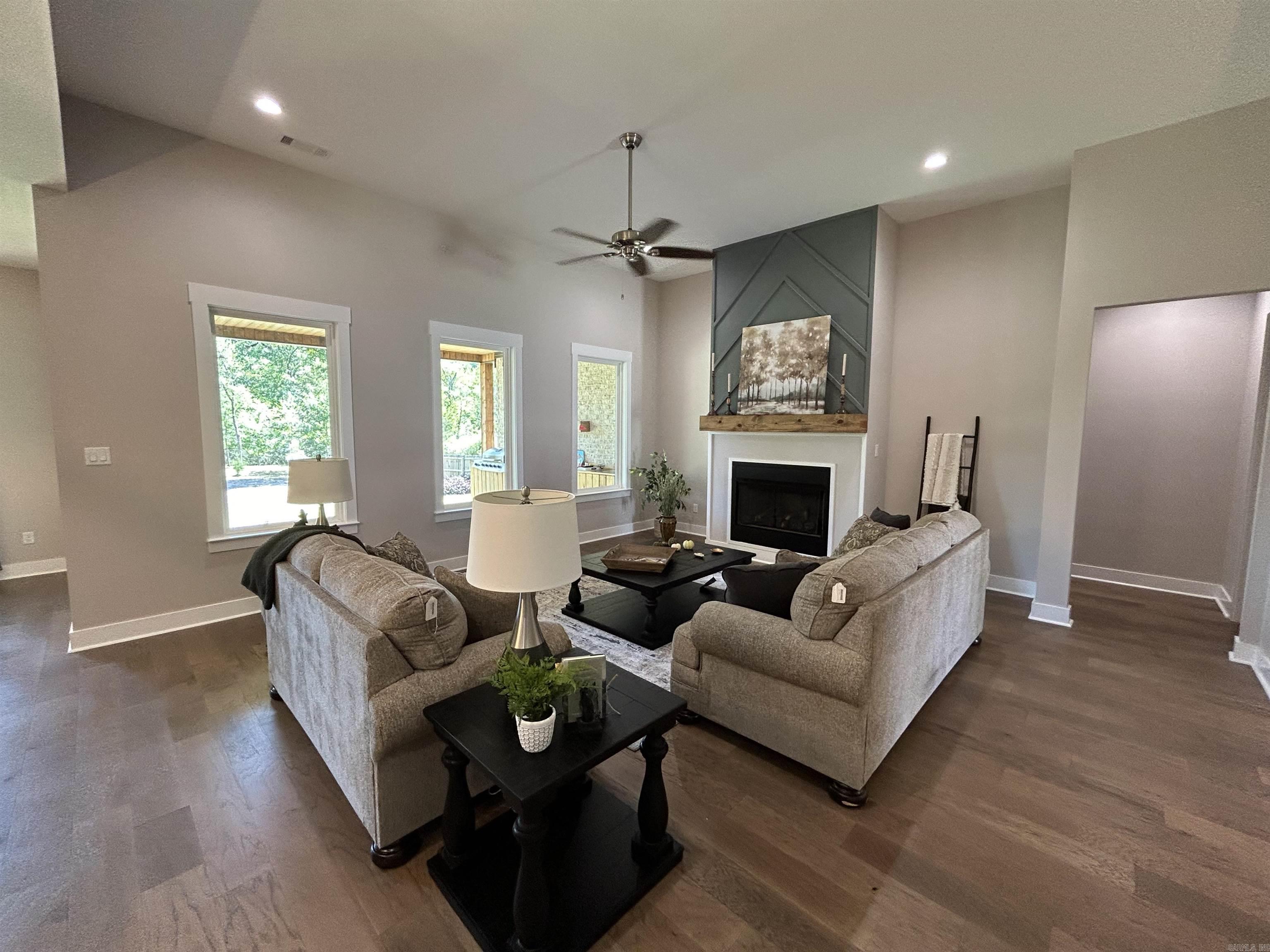 HURRICANE LAKE EST - Residential