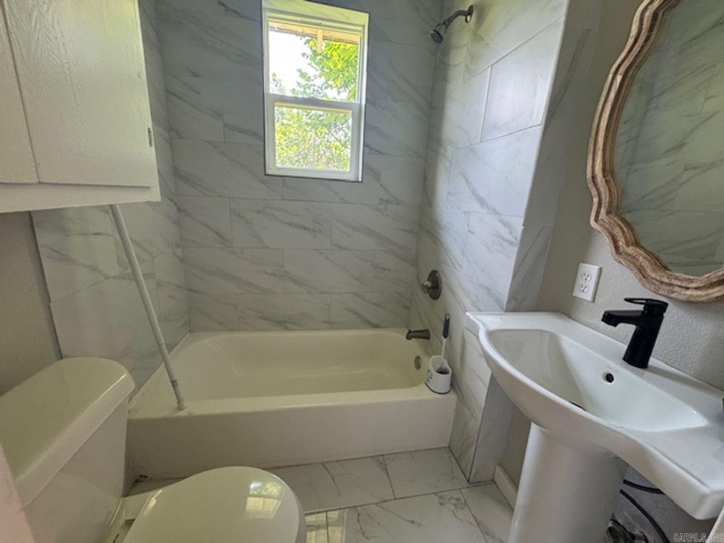 INTER CITY - Residential Lease