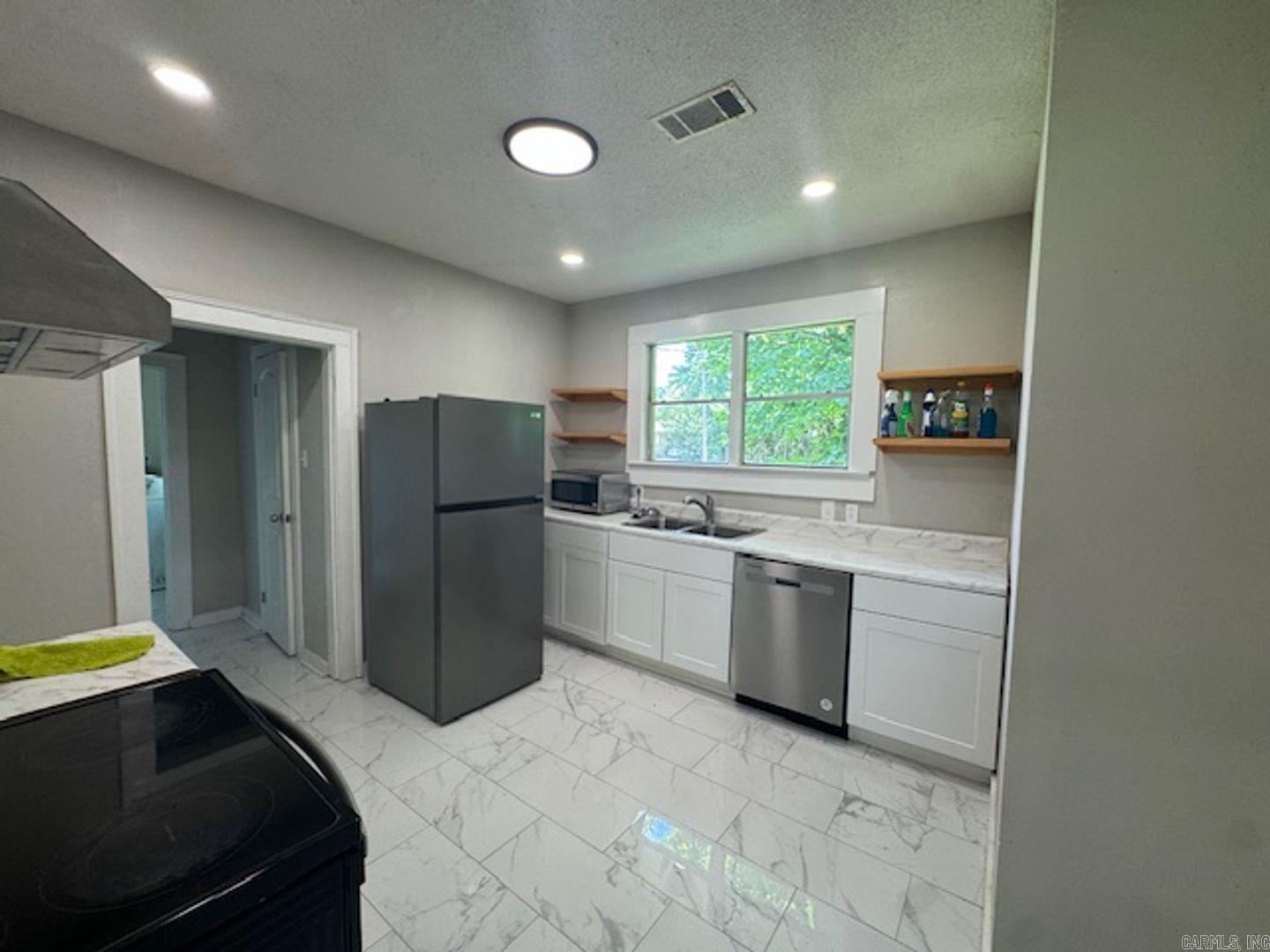 INTER CITY - Residential Lease