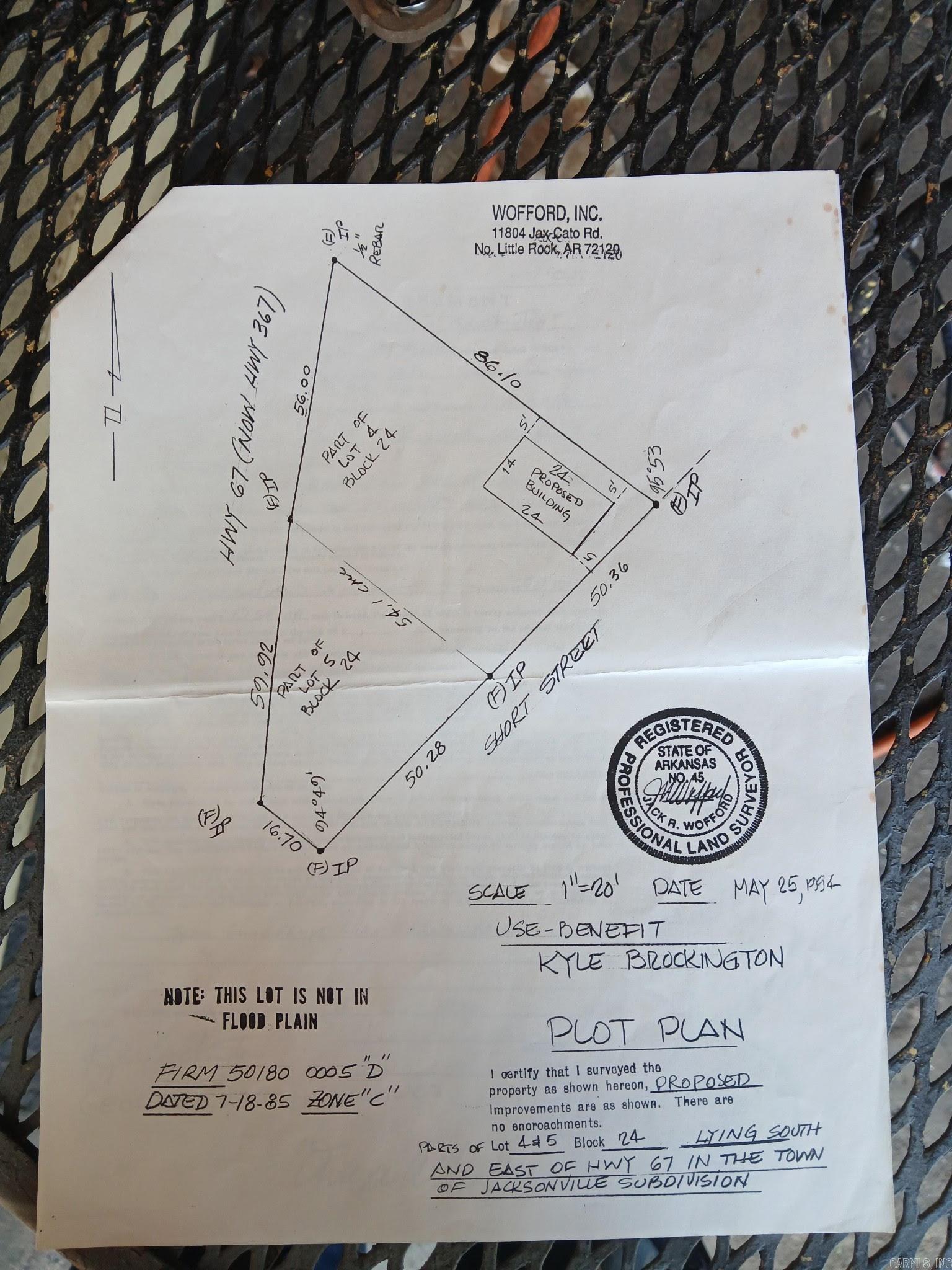 Main image without alt text