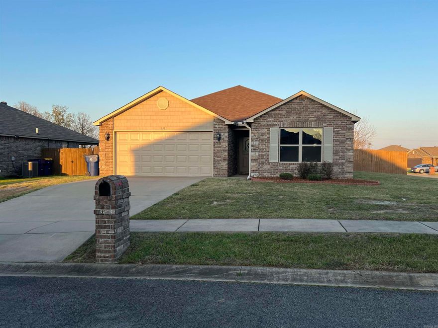 IN THE VILLAGE AT GREYSTONE SITUATED ON A CORNER FENCED LOT . THIS HOME FEATURES 3 BR 2 FULL BATH WITH SPLIT BR FLOOR PLAN . OPEN FLOOR PLAN WITH A BREAKFAST BAR AND LARGE LIVING ROOM WITH VAULTED CEILINGS . KITHEN HAS GRANITE COUNTER TOPS WITH WOOD STAINED CABINETS,EAT IN KITCHEN AREA OVERLOOKS THE LIVING ROOM ...MASTER BR  HAS 2 CLOSETS WITH LARGE BATH WITH SEPERATE TUB AND WALK IN SHOWER,SEPERATE LAUNDRY ROOM . LARGE FENCED BACK YARD WITH A SCREENED IN PATIO