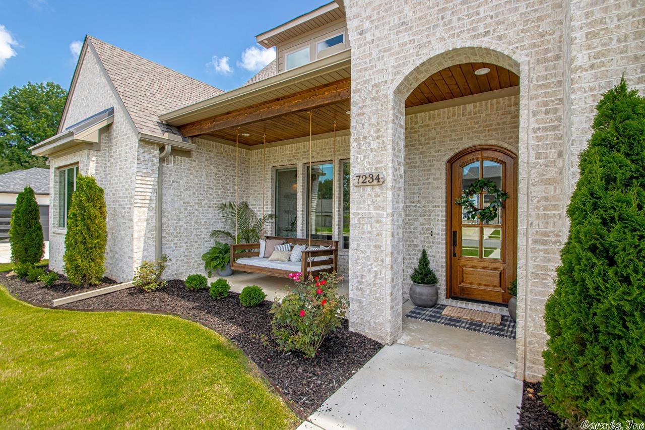 THE POINTE HURRICANE ESTATES - Residential