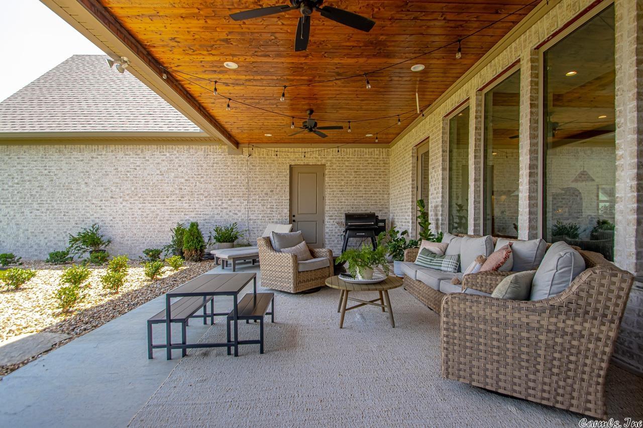 THE POINTE HURRICANE ESTATES - Residential