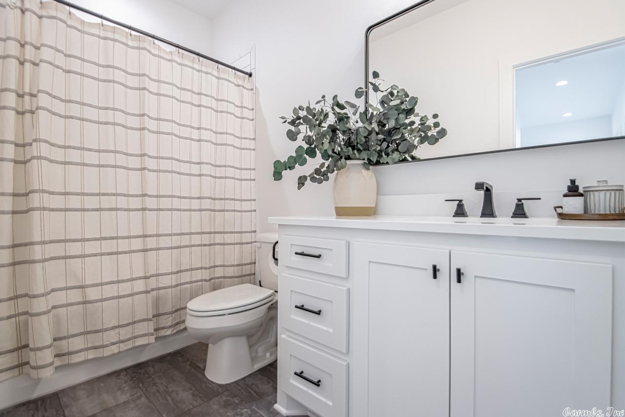 THE POINTE HURRICANE ESTATES - Residential