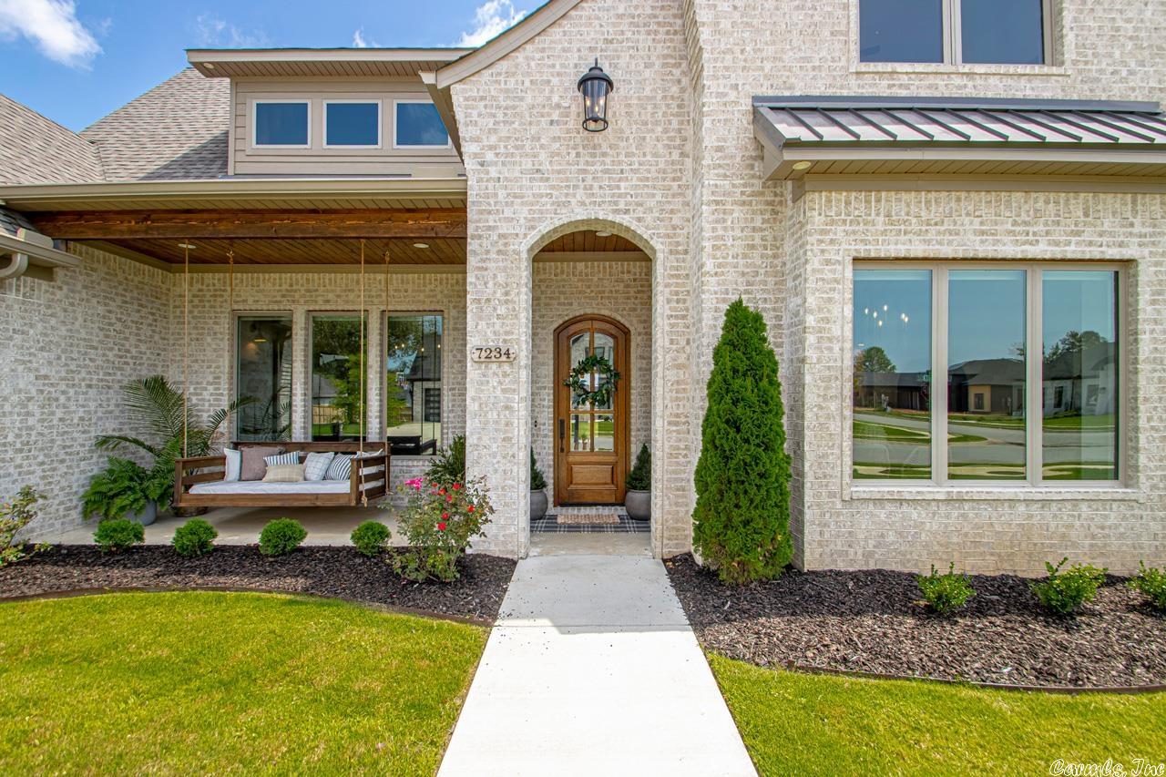 THE POINTE HURRICANE ESTATES - Residential