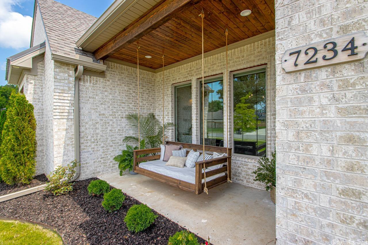 THE POINTE HURRICANE ESTATES - Residential