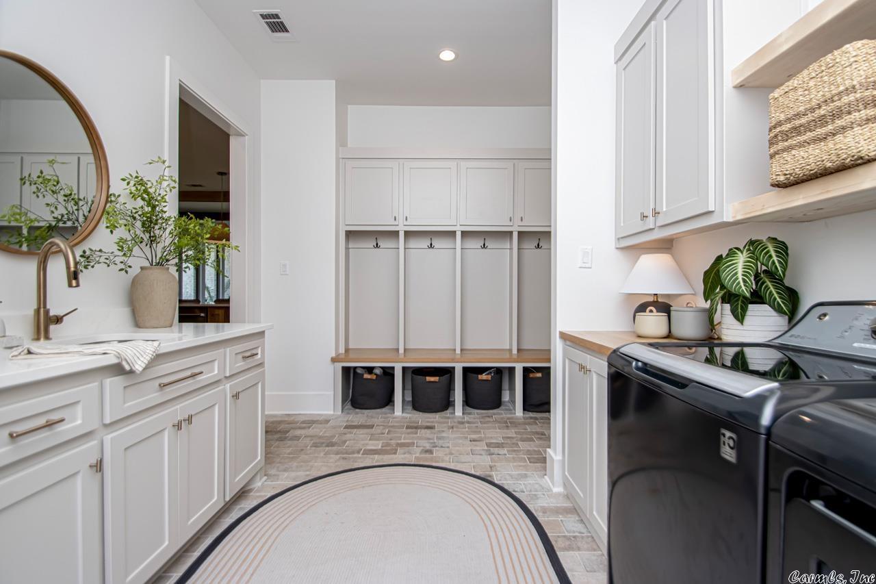 THE POINTE HURRICANE ESTATES - Residential