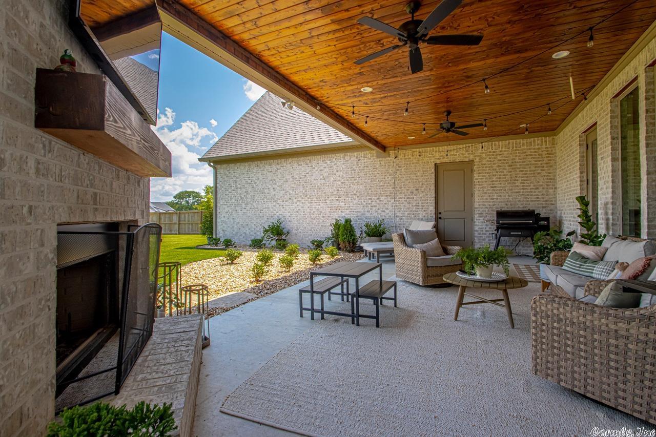 THE POINTE HURRICANE ESTATES - Residential