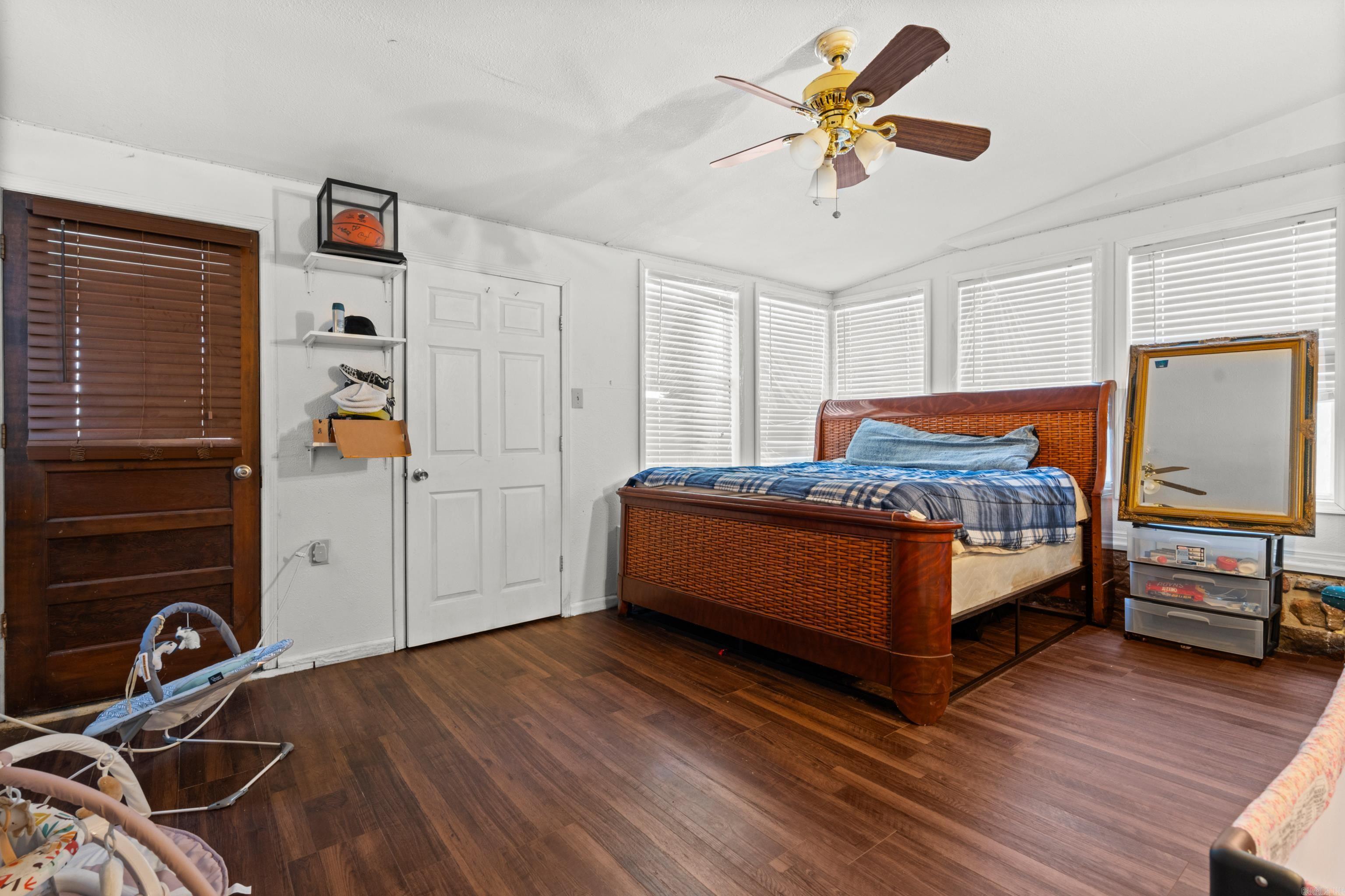 DIAMONDHEAD J - Residential