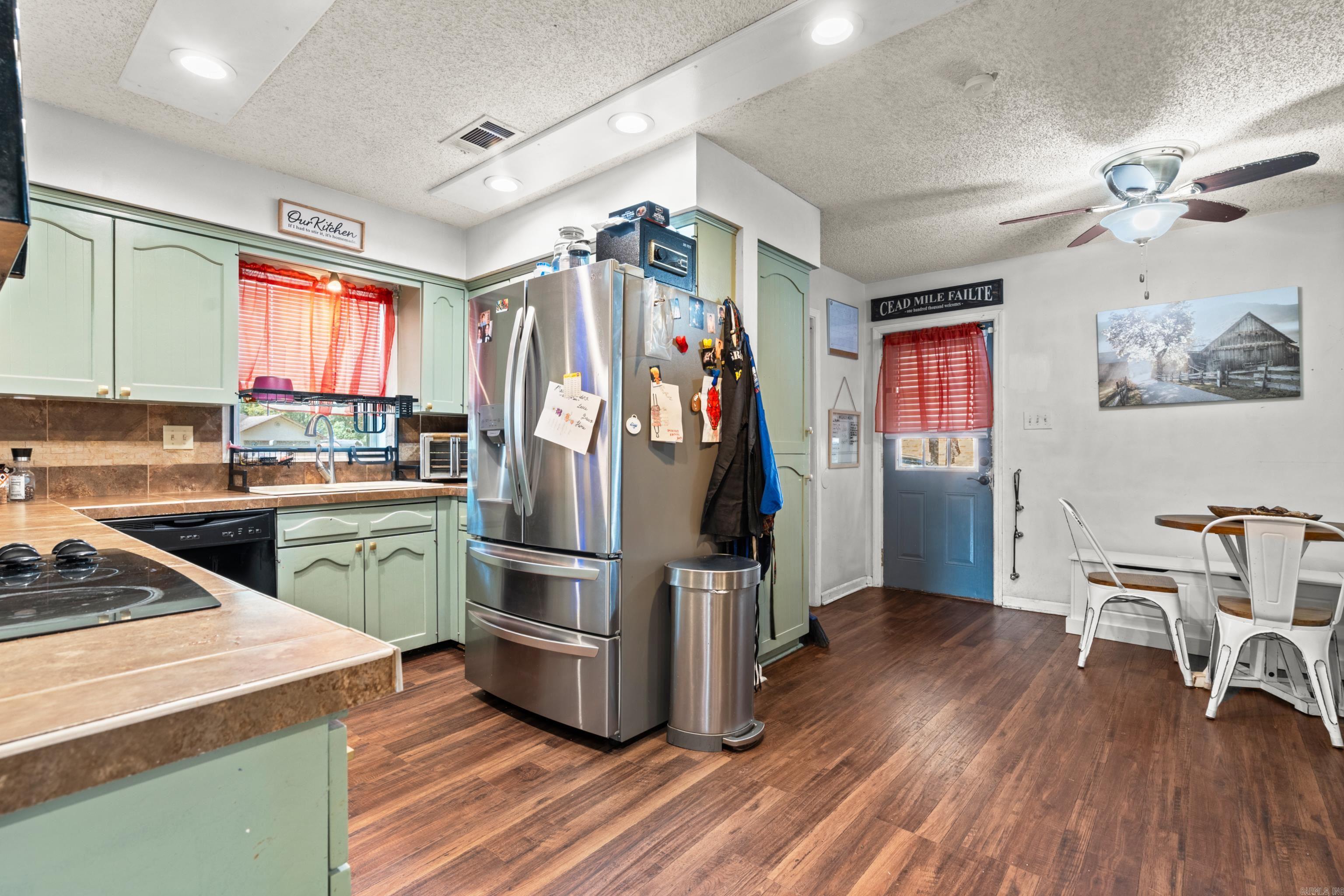 DIAMONDHEAD J - Residential