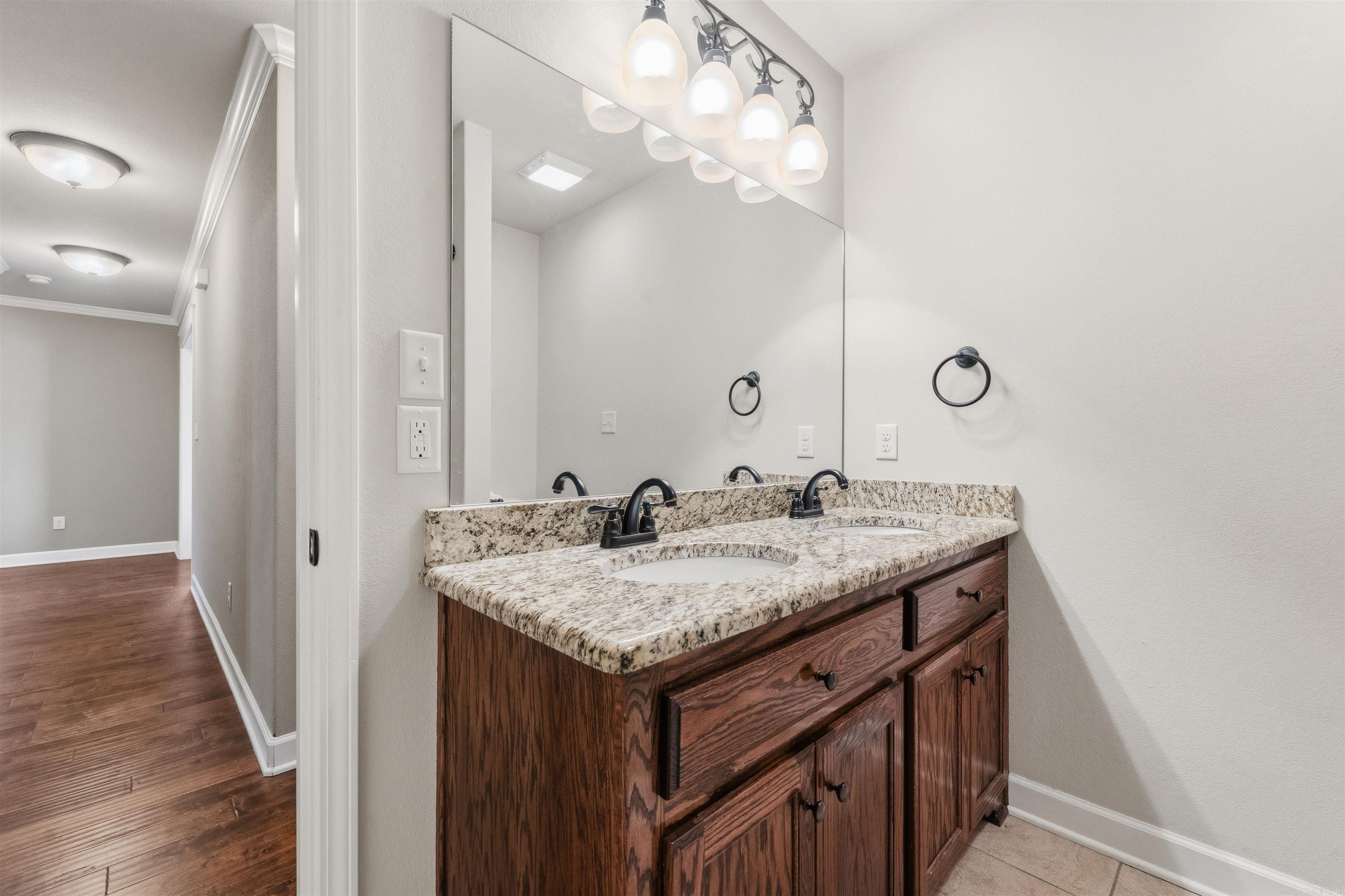 OAK GLENN - Residential