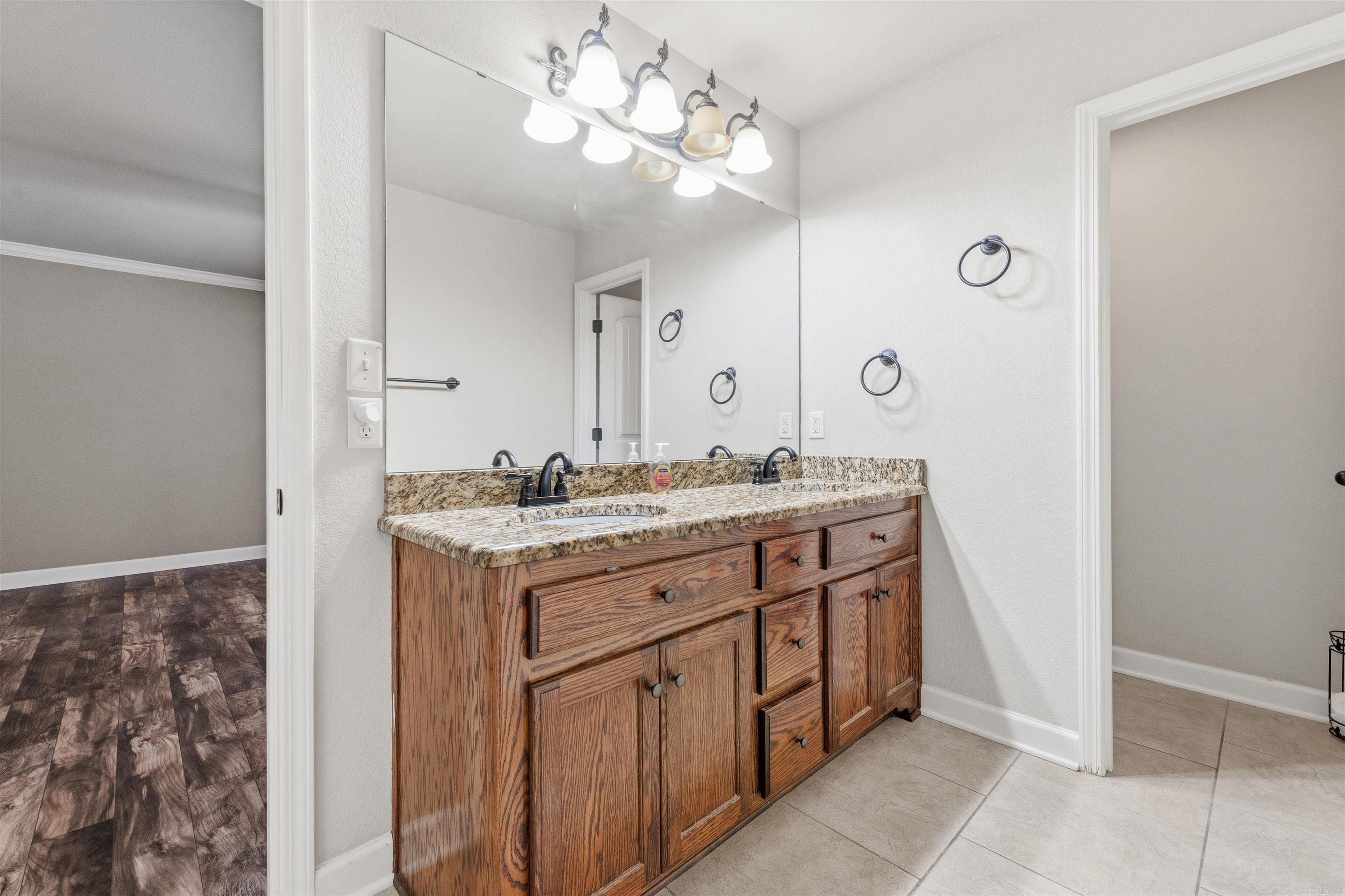 OAK GLENN - Residential