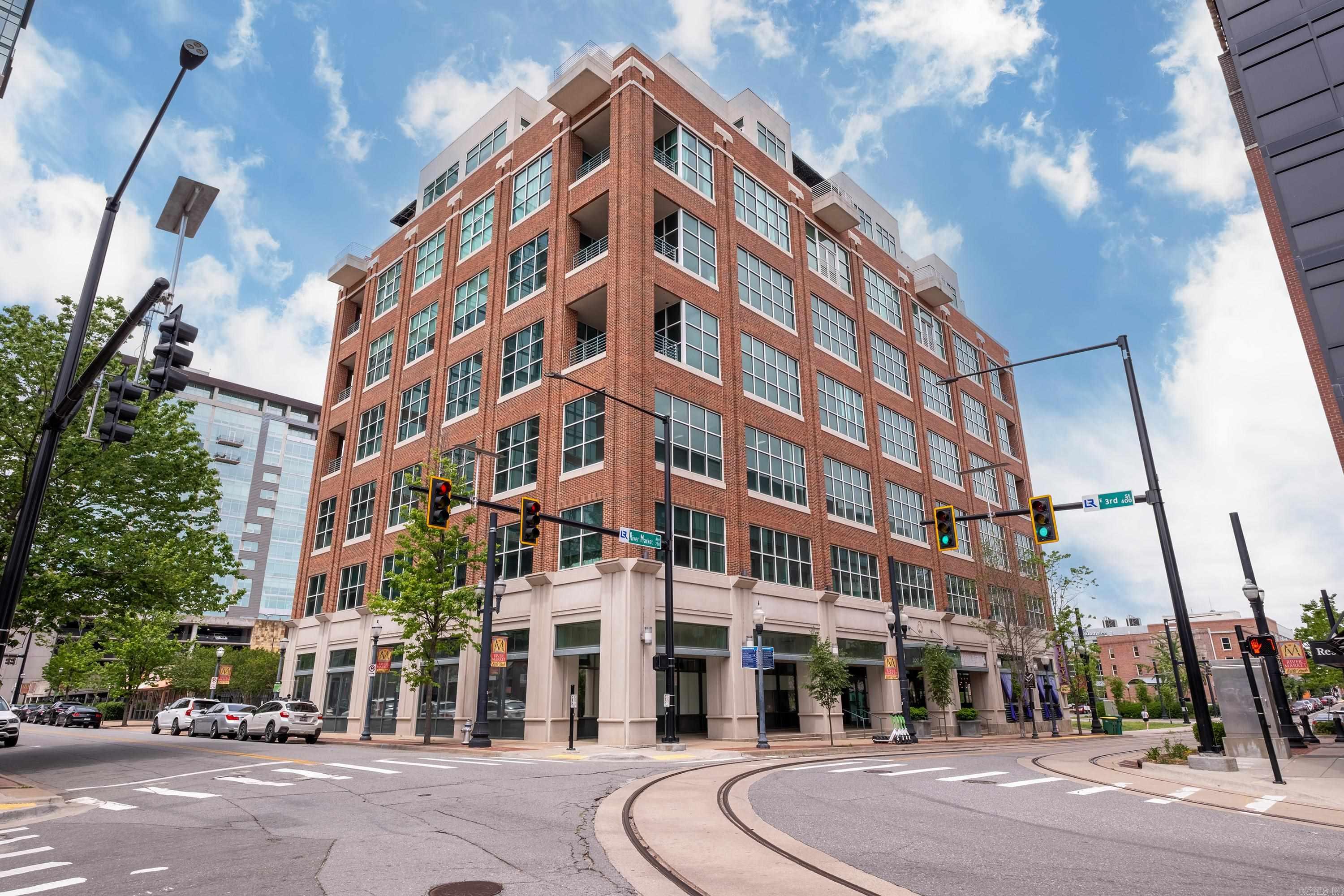 ARK CAPITOL COMMERCE CTR HPR - Residential
