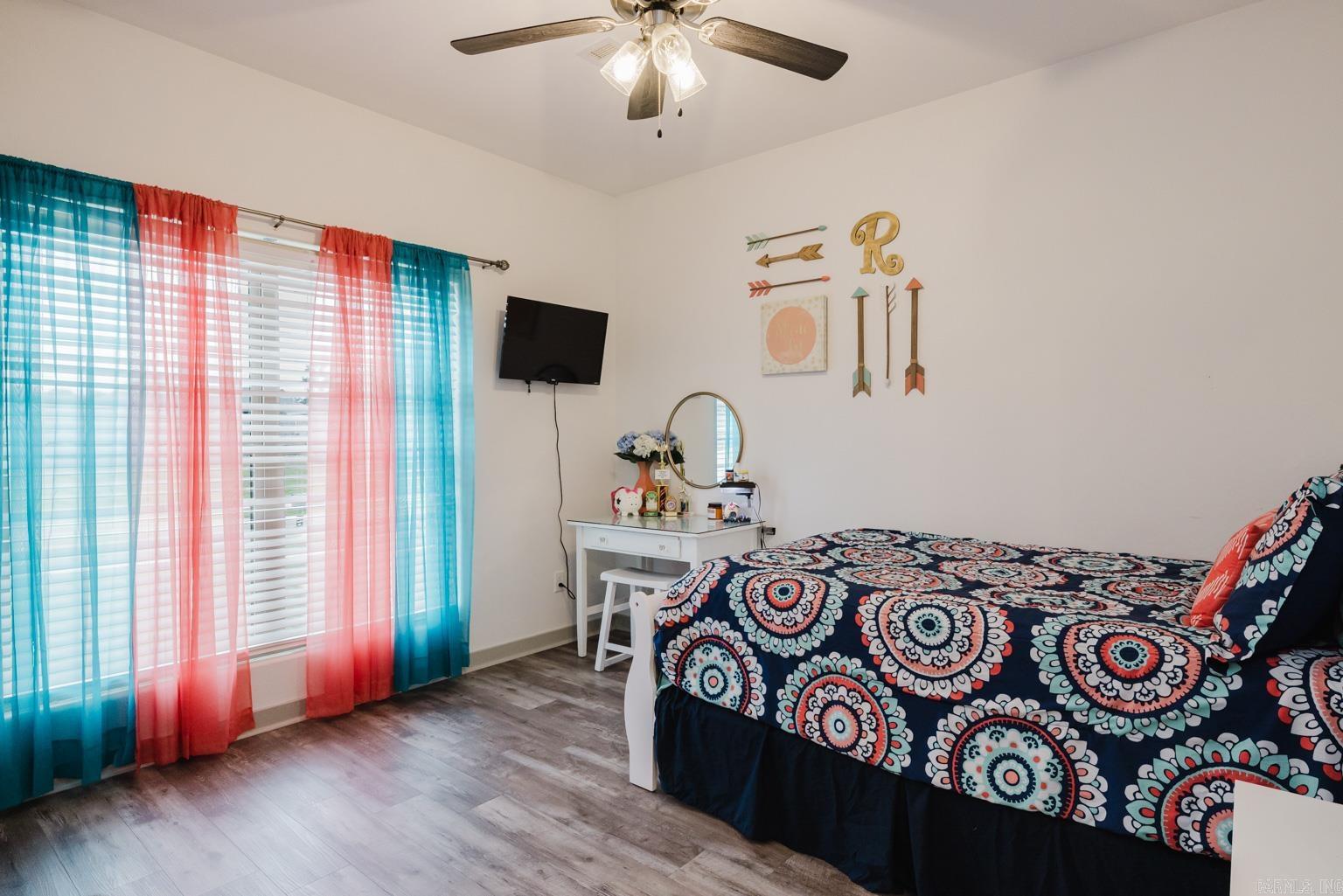 OAK TREE SOUTH - Residential