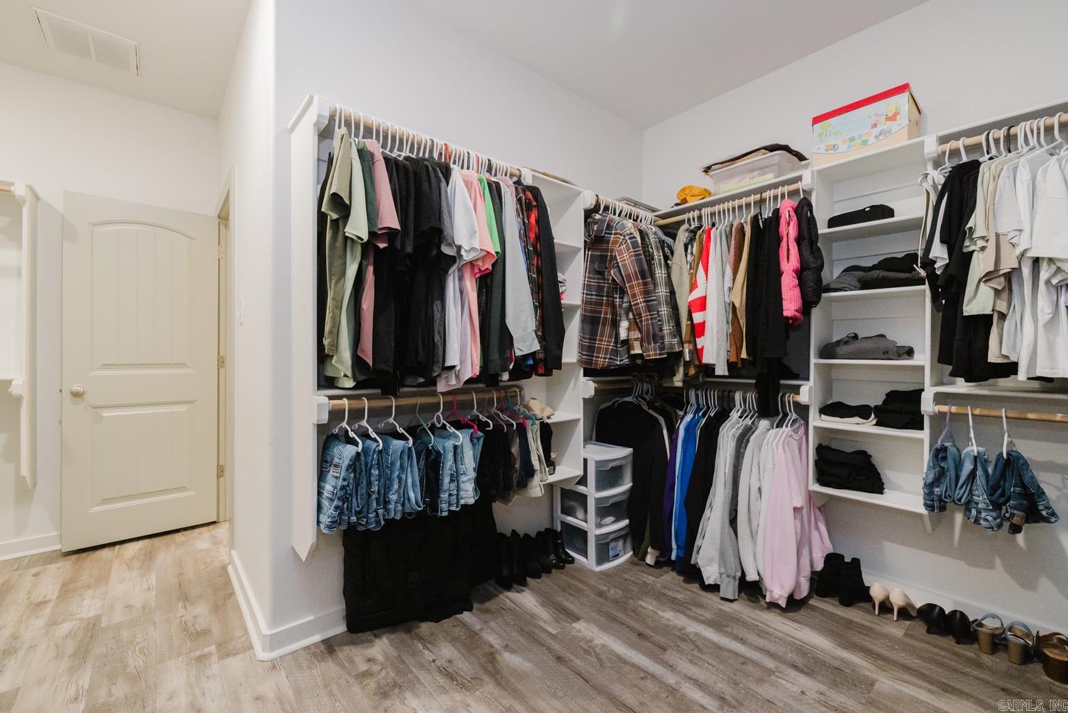 OAK TREE SOUTH - Residential