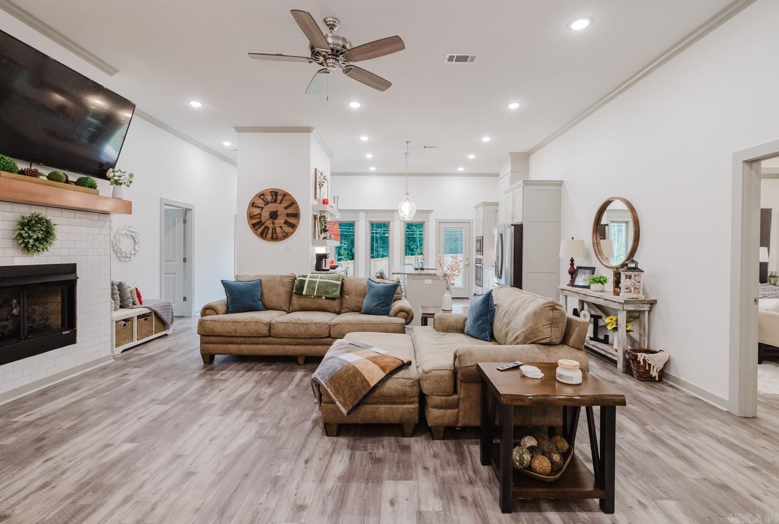 OAK TREE SOUTH - Residential