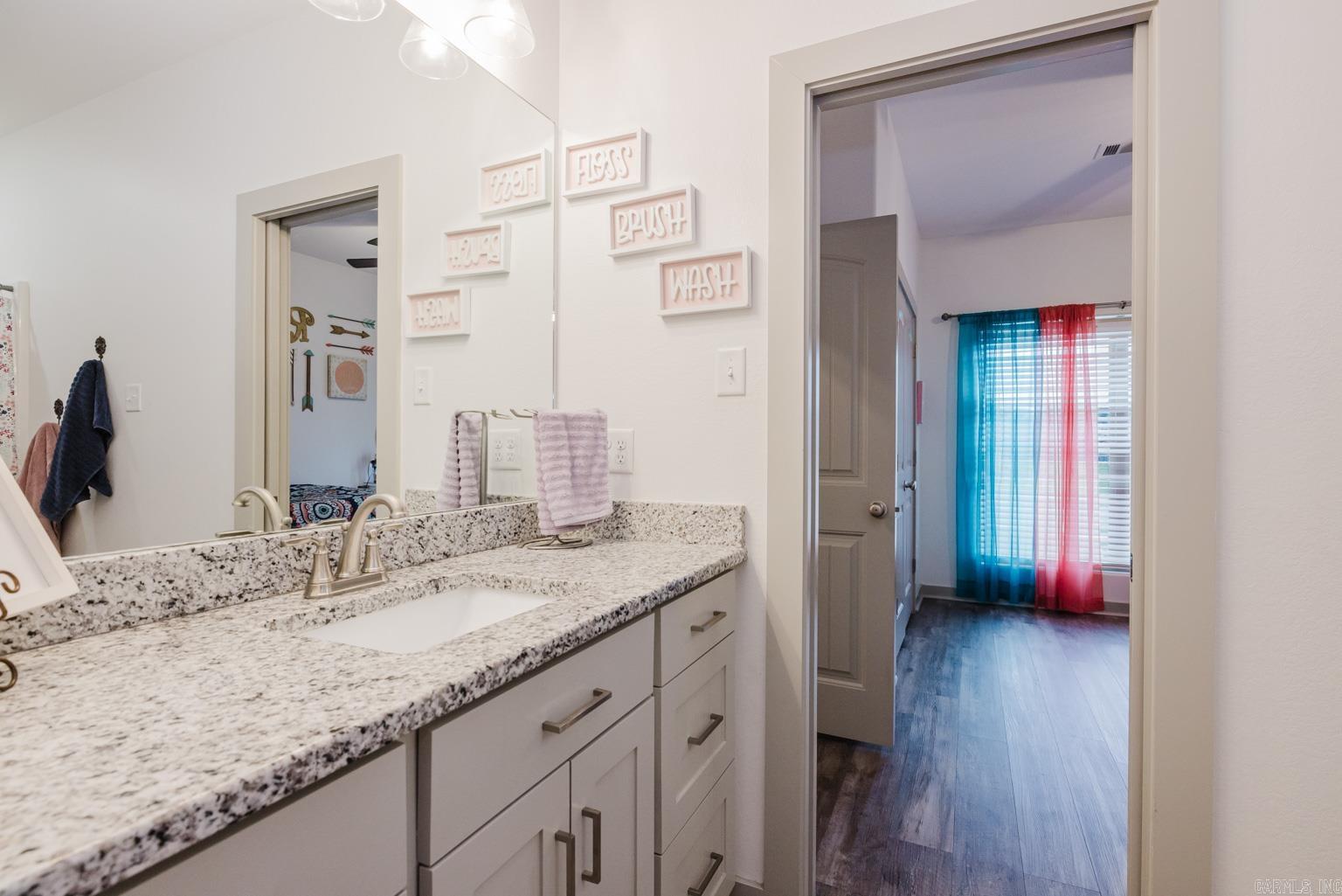 OAK TREE SOUTH - Residential