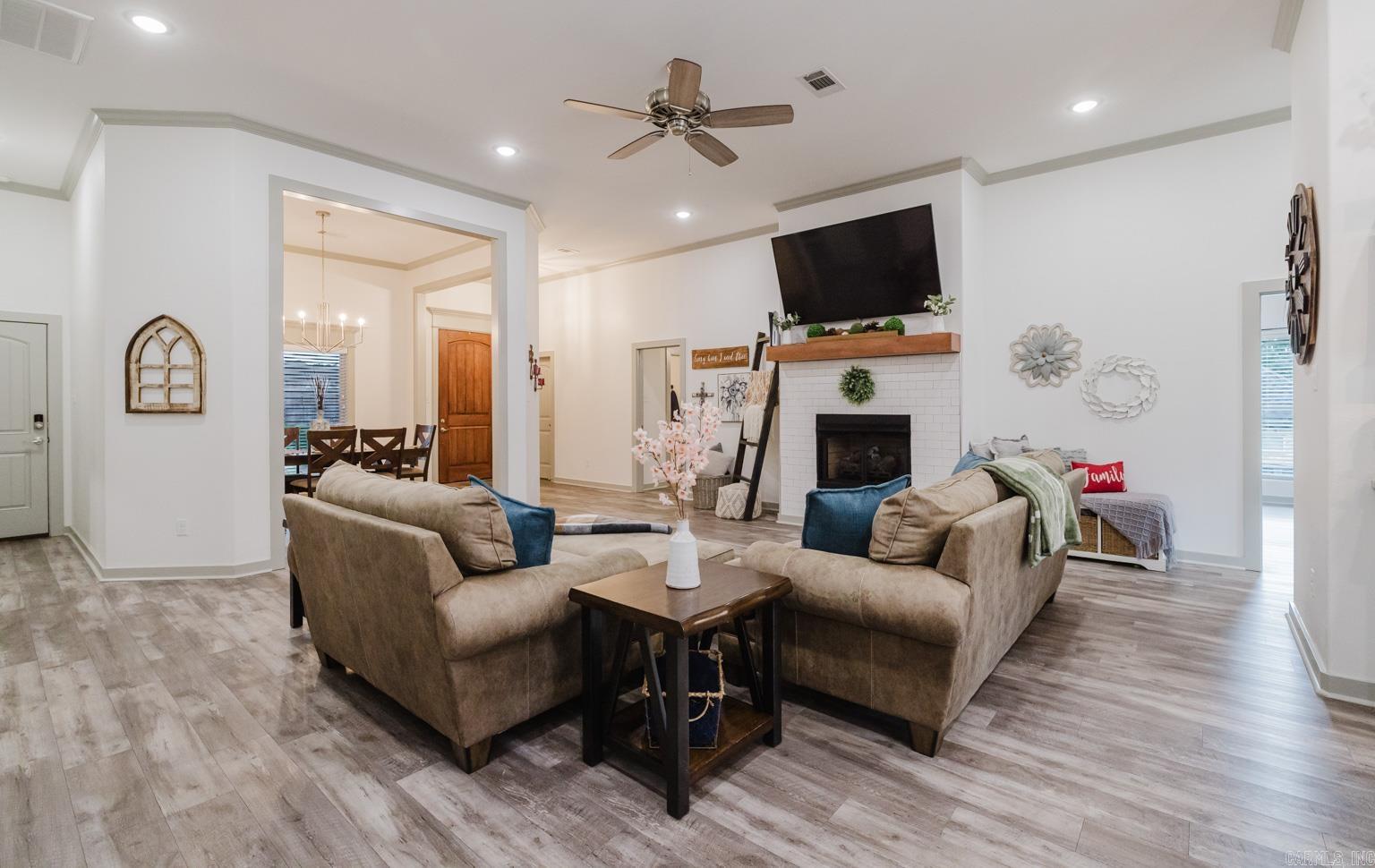 OAK TREE SOUTH - Residential