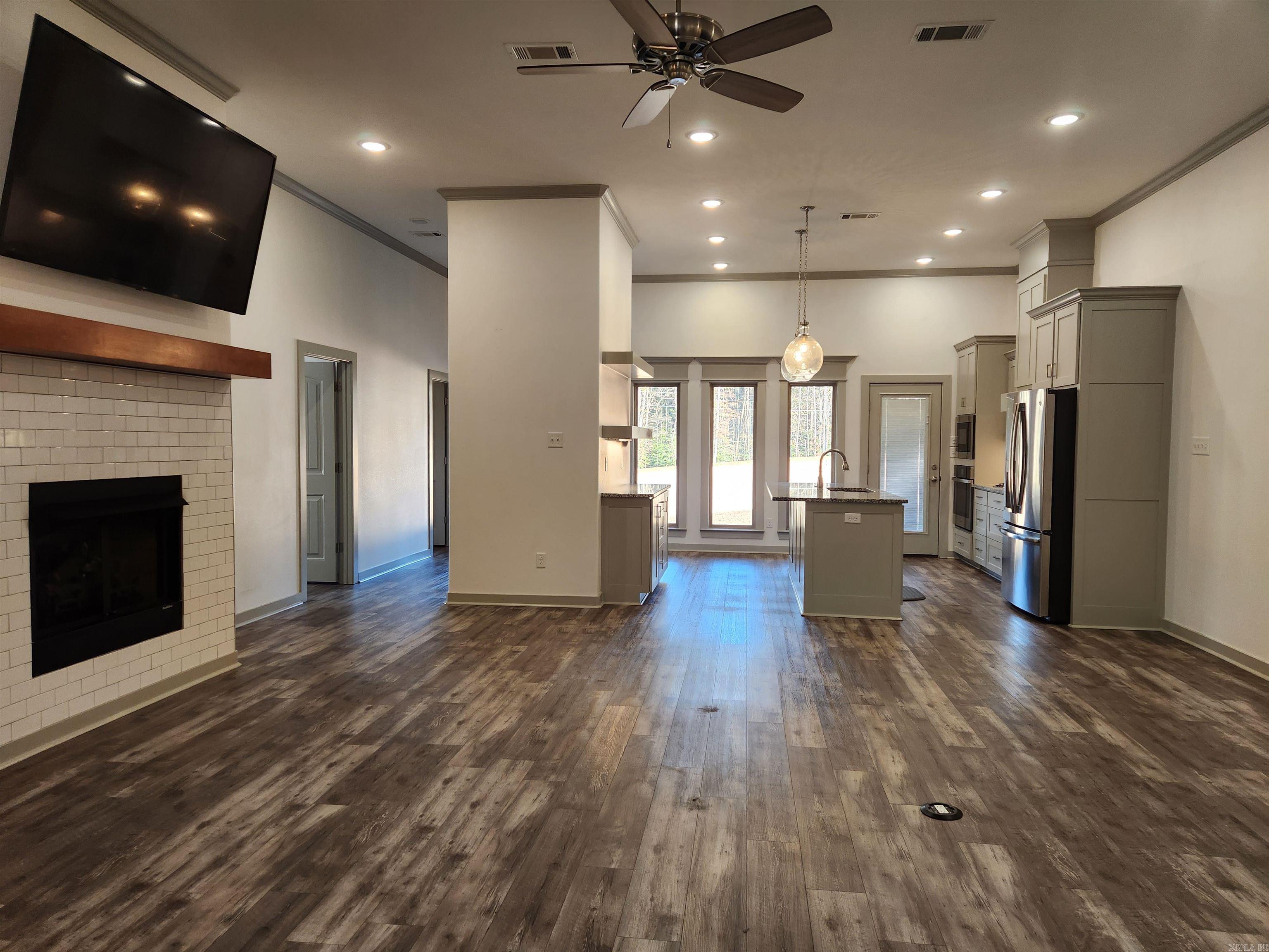 OAK TREE SOUTH - Residential