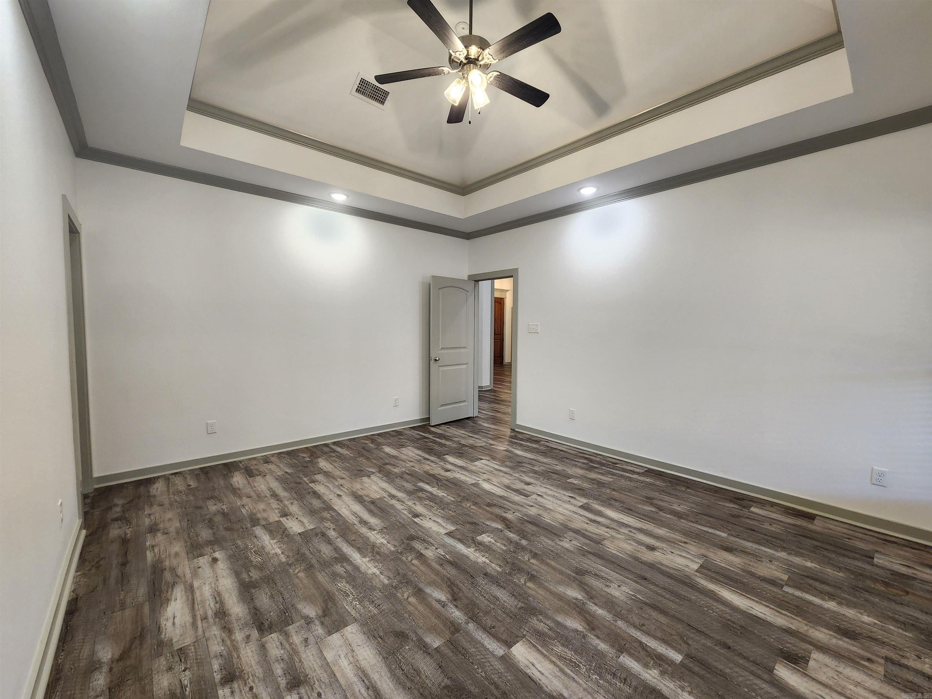 OAK TREE SOUTH - Residential