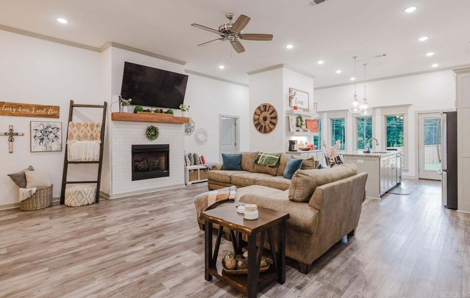 OAK TREE SOUTH - Residential