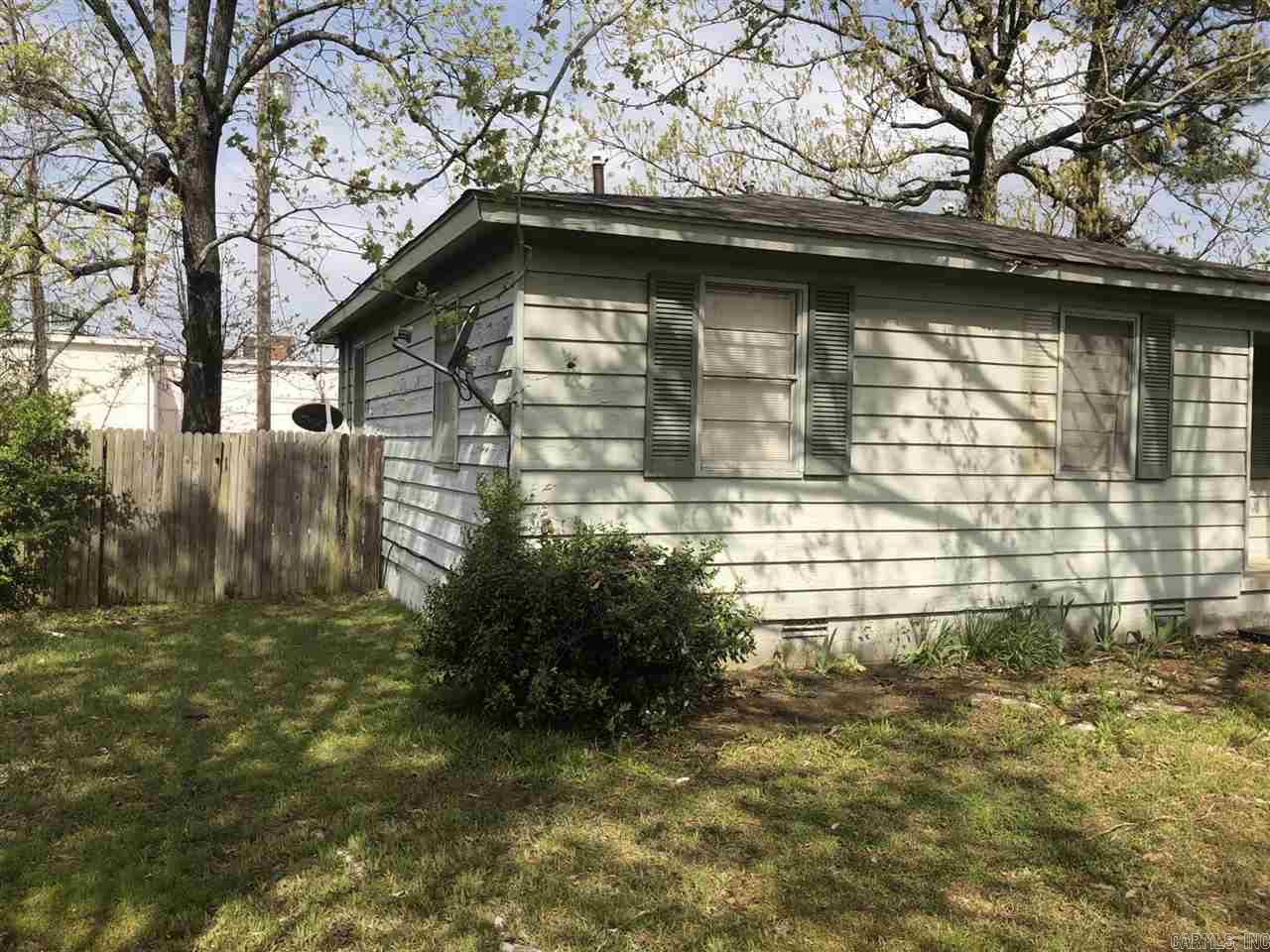 GEYER SPRGS SHOPPING CNTR - Residential