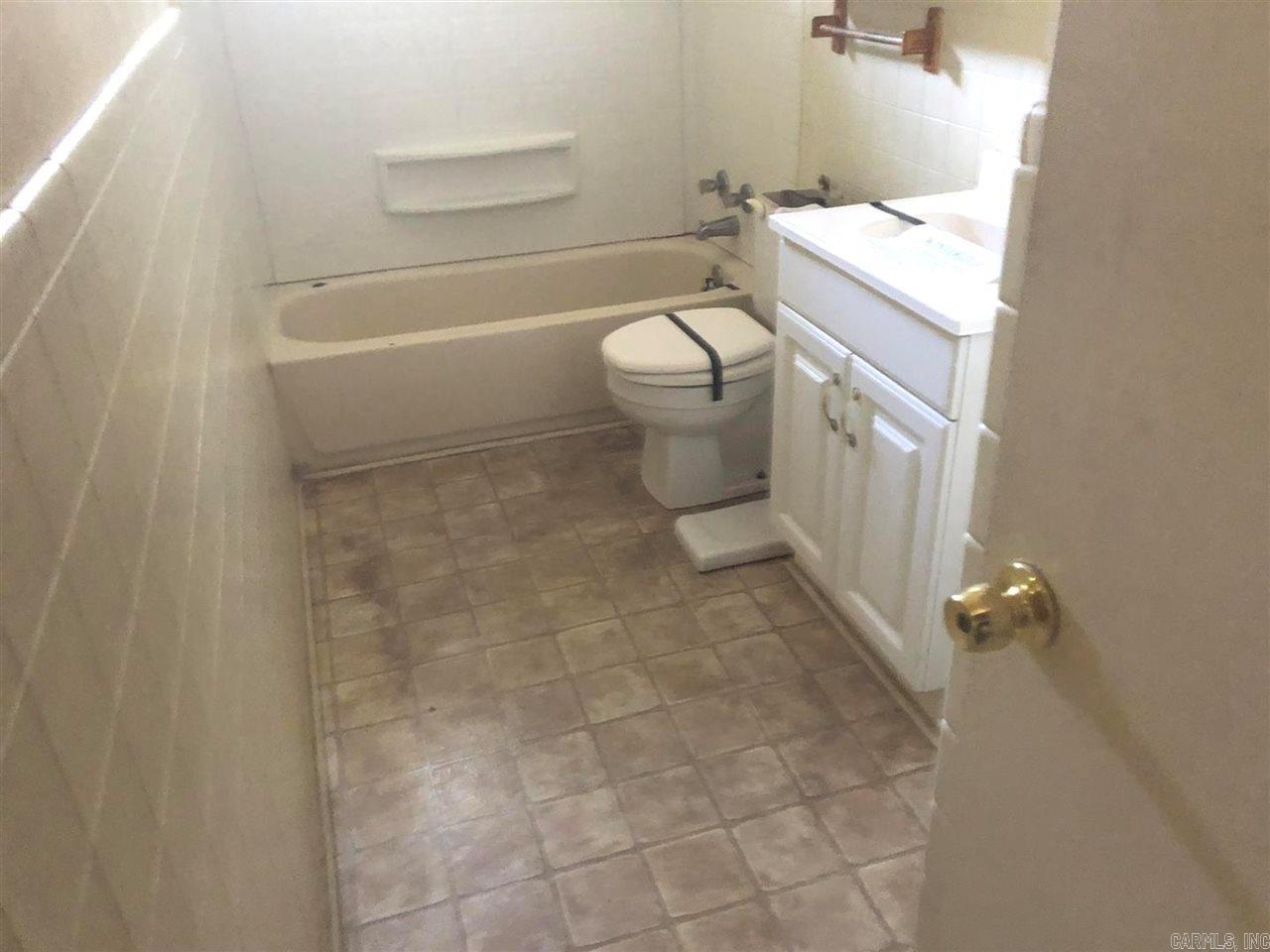 GEYER SPRGS SHOPPING CNTR - Residential